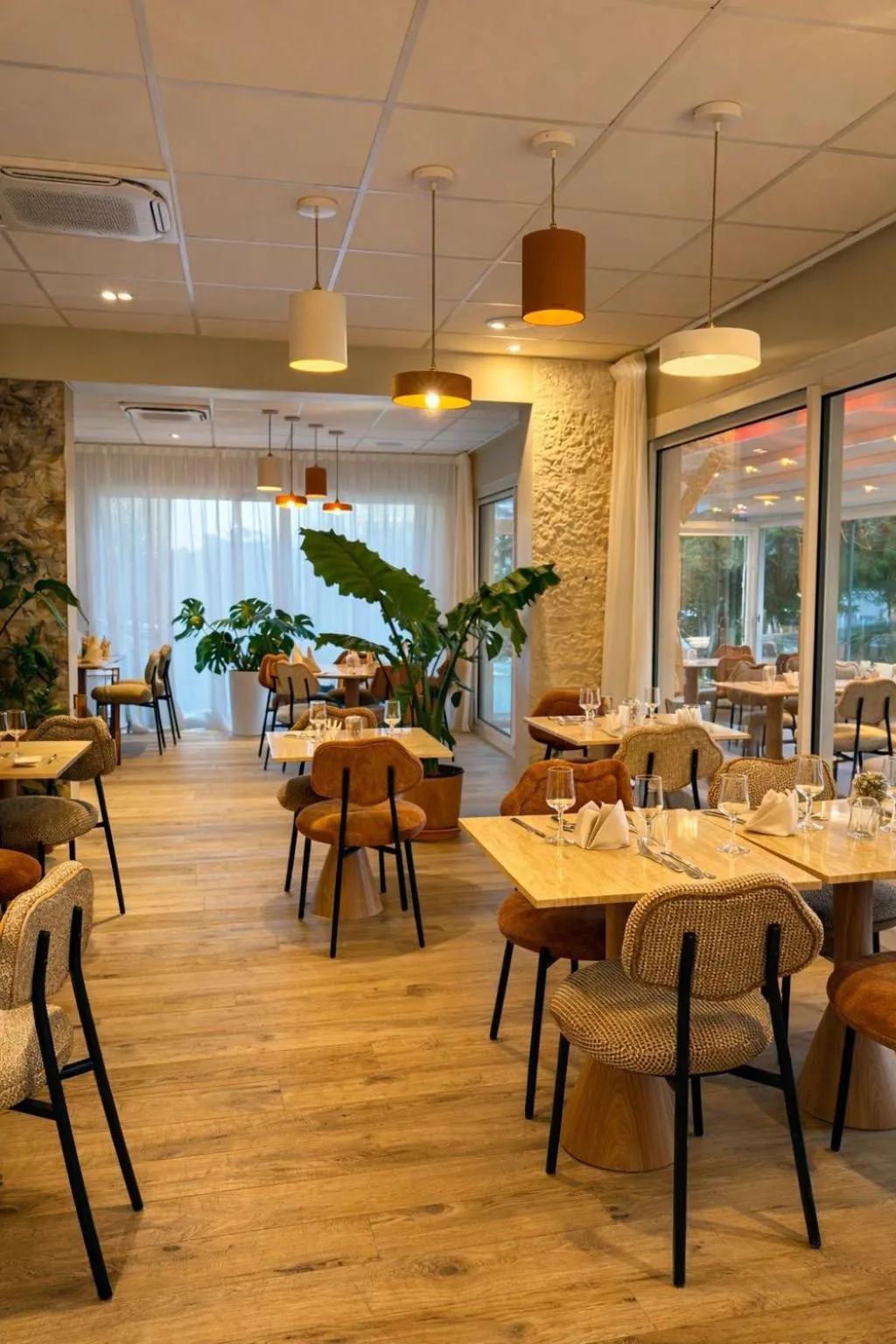 Hotel ASTORIA- Saint Etienne-Centre des Congrès-