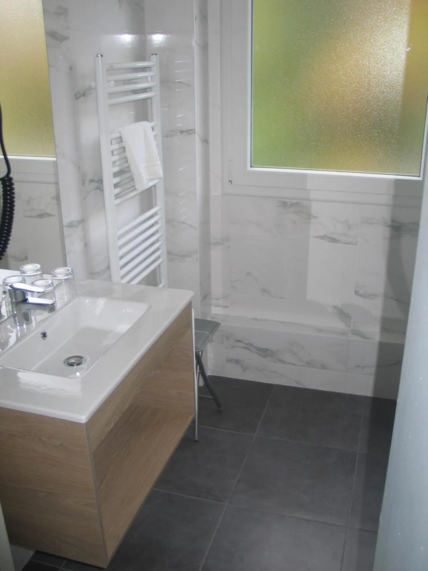 Bathroom in Hotel ASTORIA- Saint Etienne-Centre des Congrès-