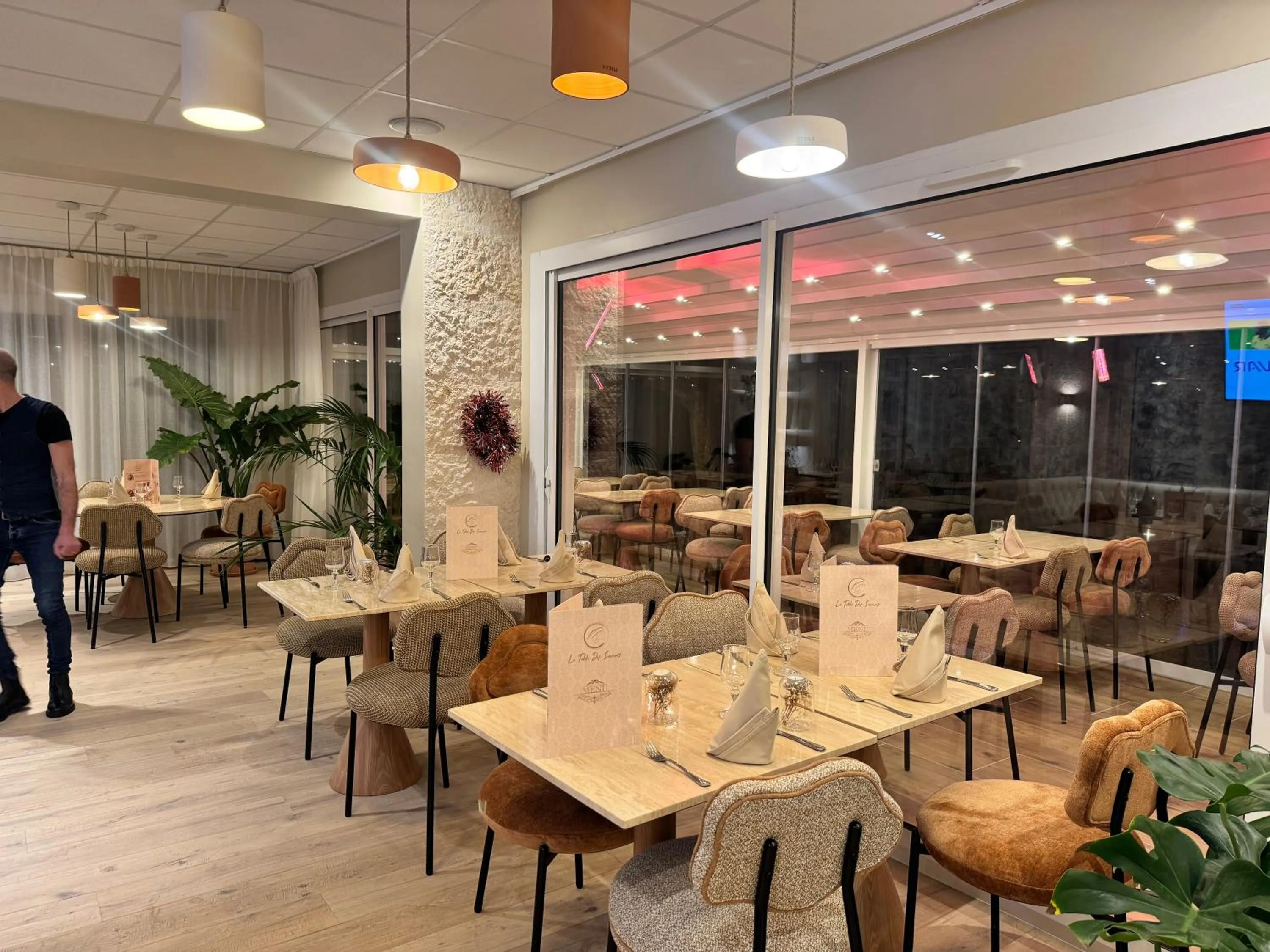 Hotel ASTORIA- Saint Etienne-Centre des Congrès-