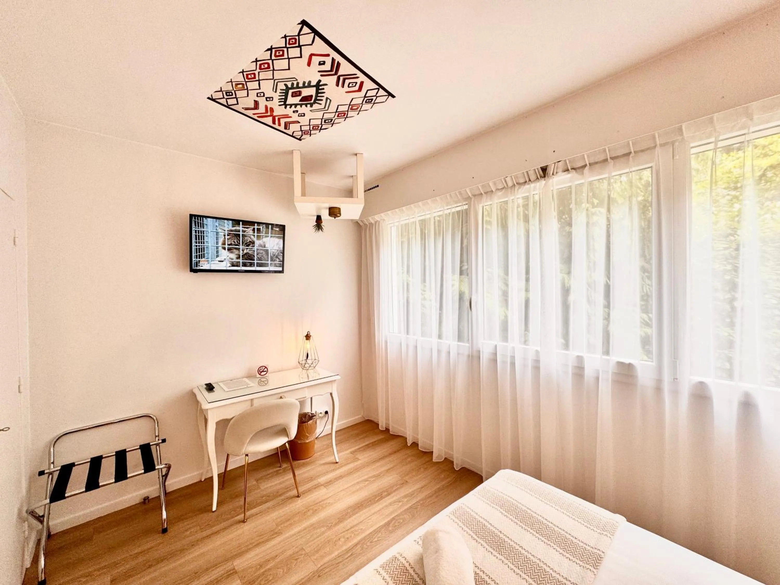 Bed in Hotel ASTORIA- Saint Etienne-Centre des Congrès-