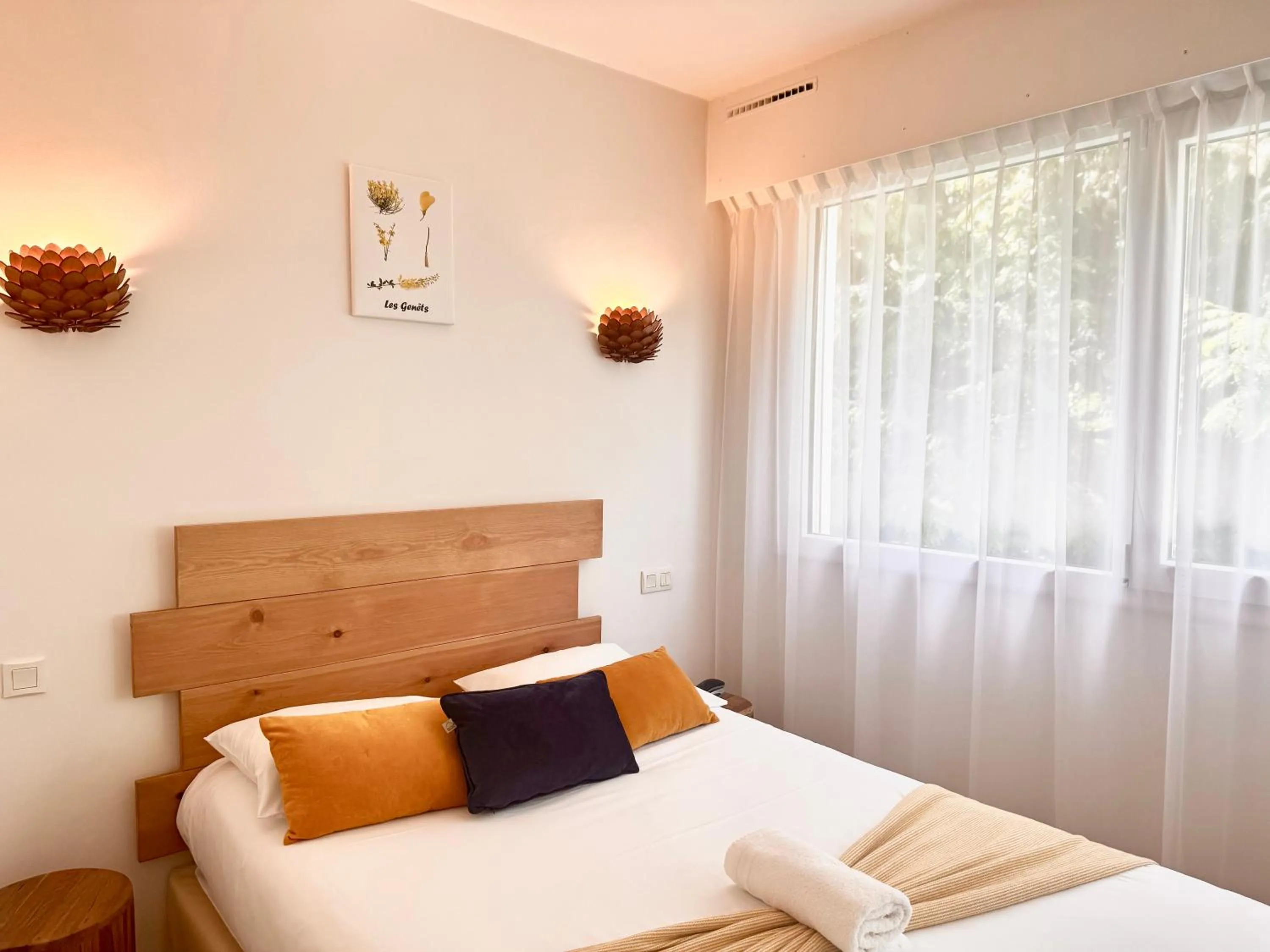 Bed in Hotel ASTORIA- Saint Etienne-Centre des Congrès-