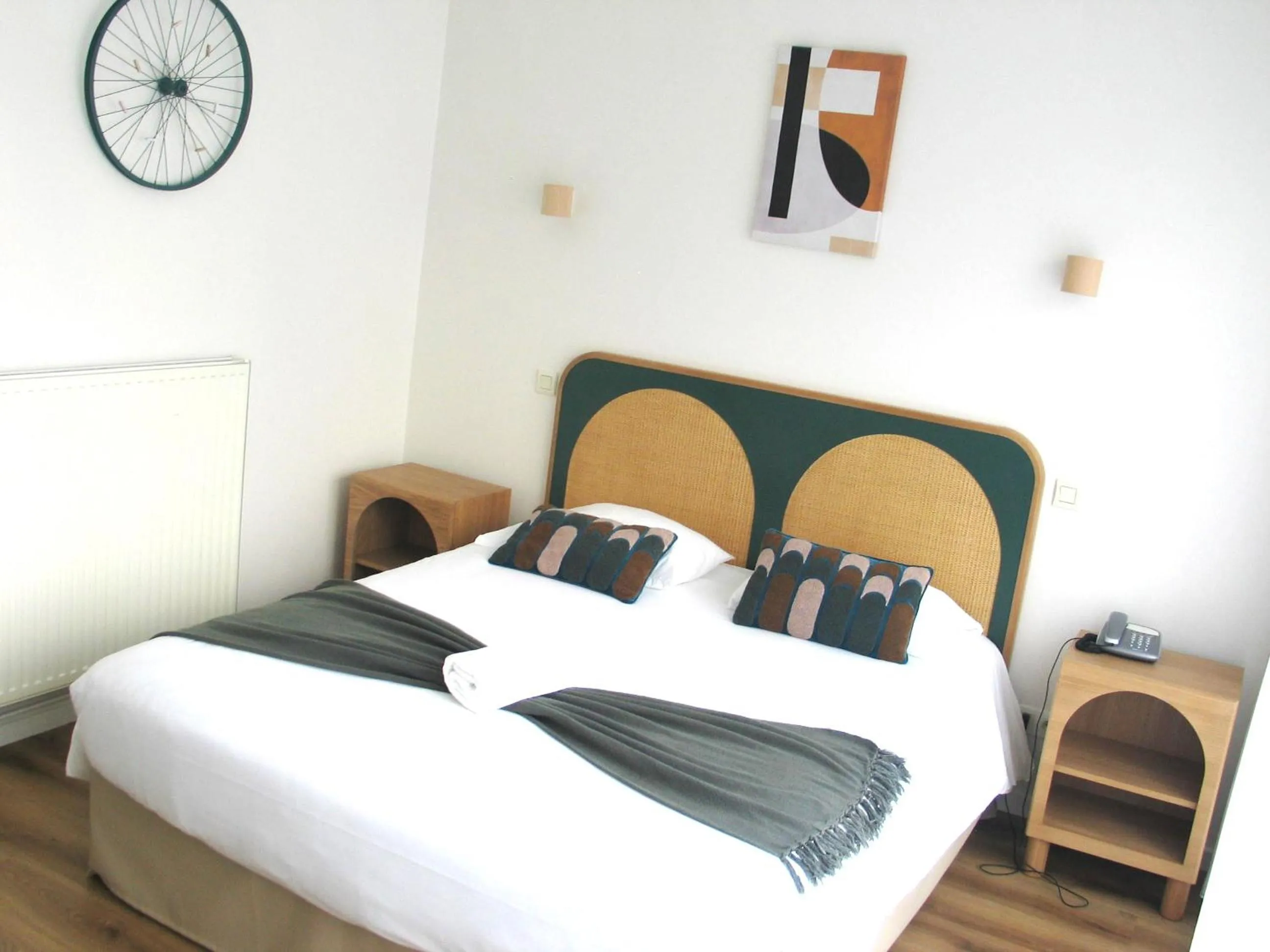 Queen Room with Balcony in Hotel ASTORIA- Saint Etienne-Centre des Congrès-