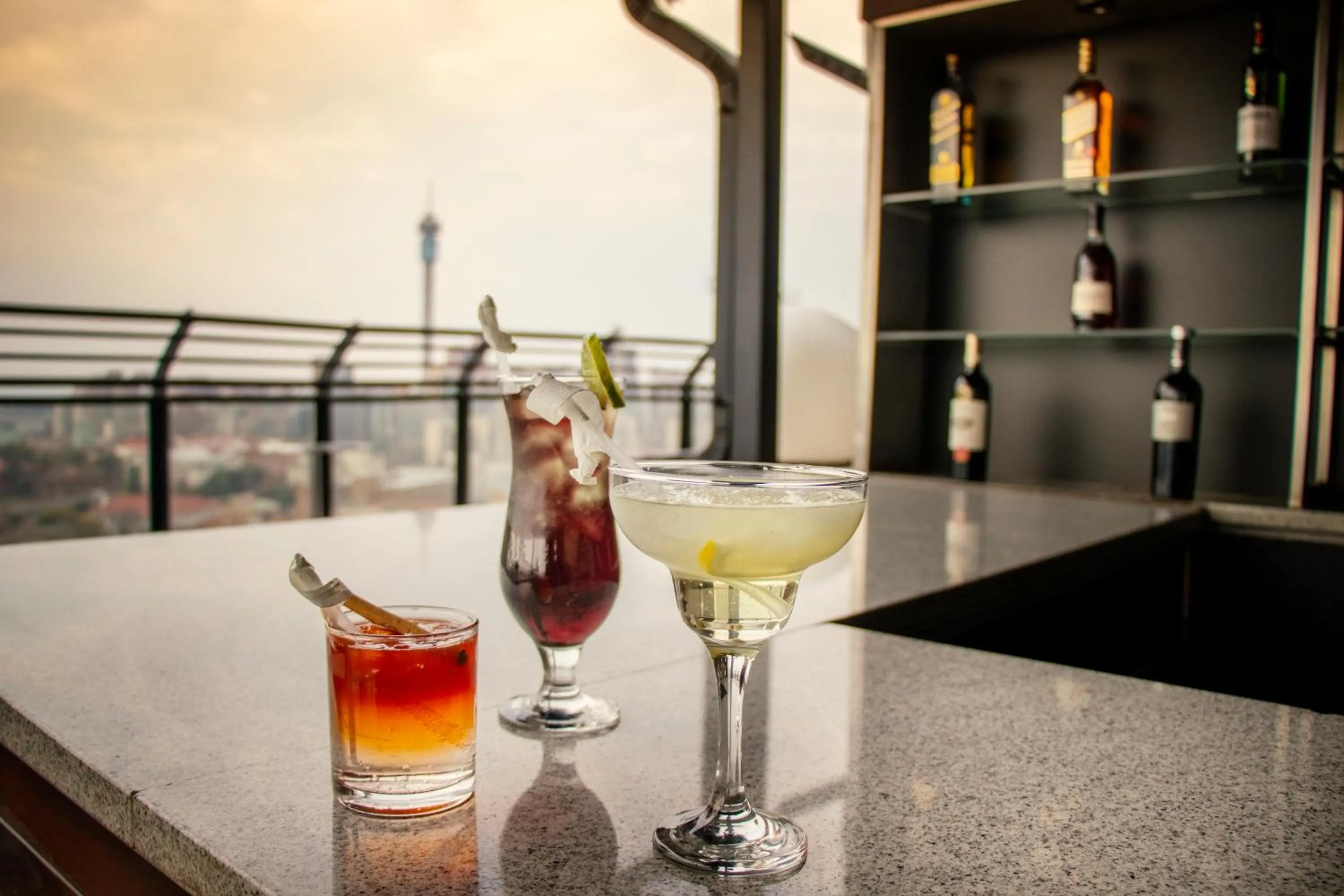 Lounge or bar in The Parktonian All Suite Hotel