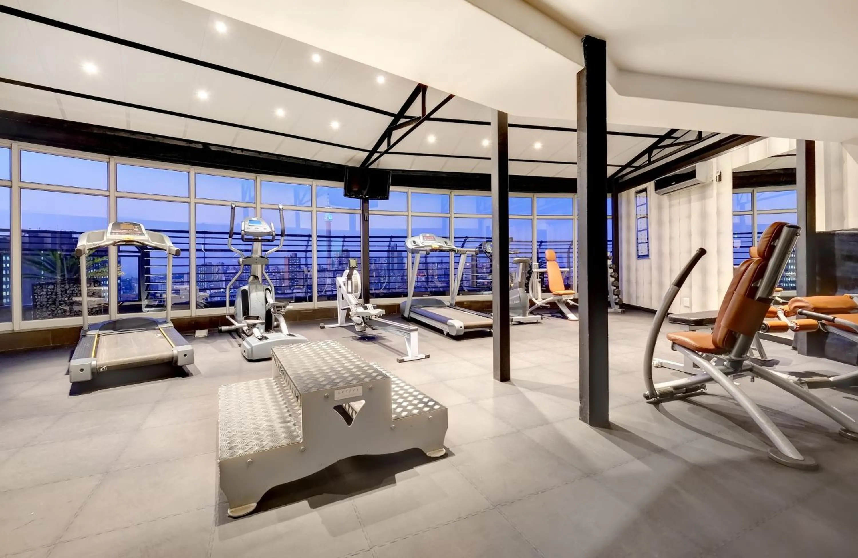 Fitness centre/facilities in The Parktonian All Suite Hotel