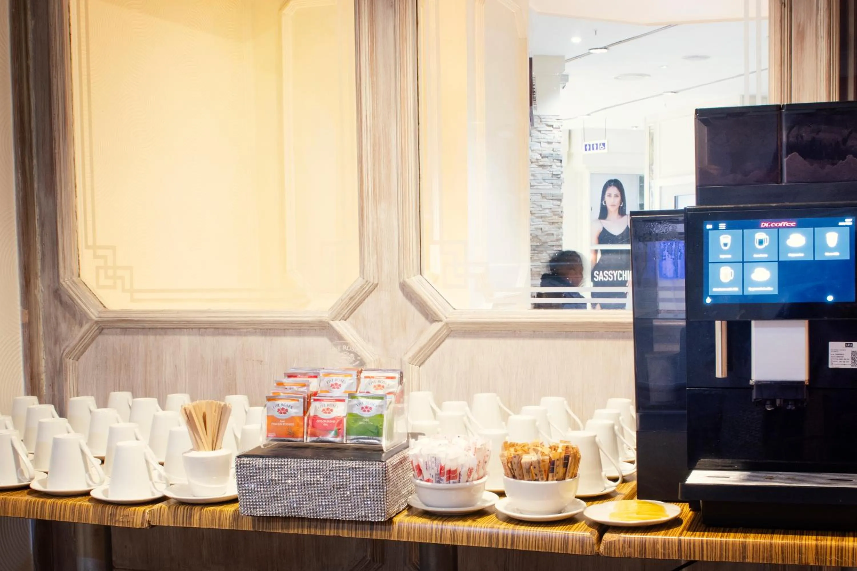 Coffee/tea facilities in The Parktonian All Suite Hotel