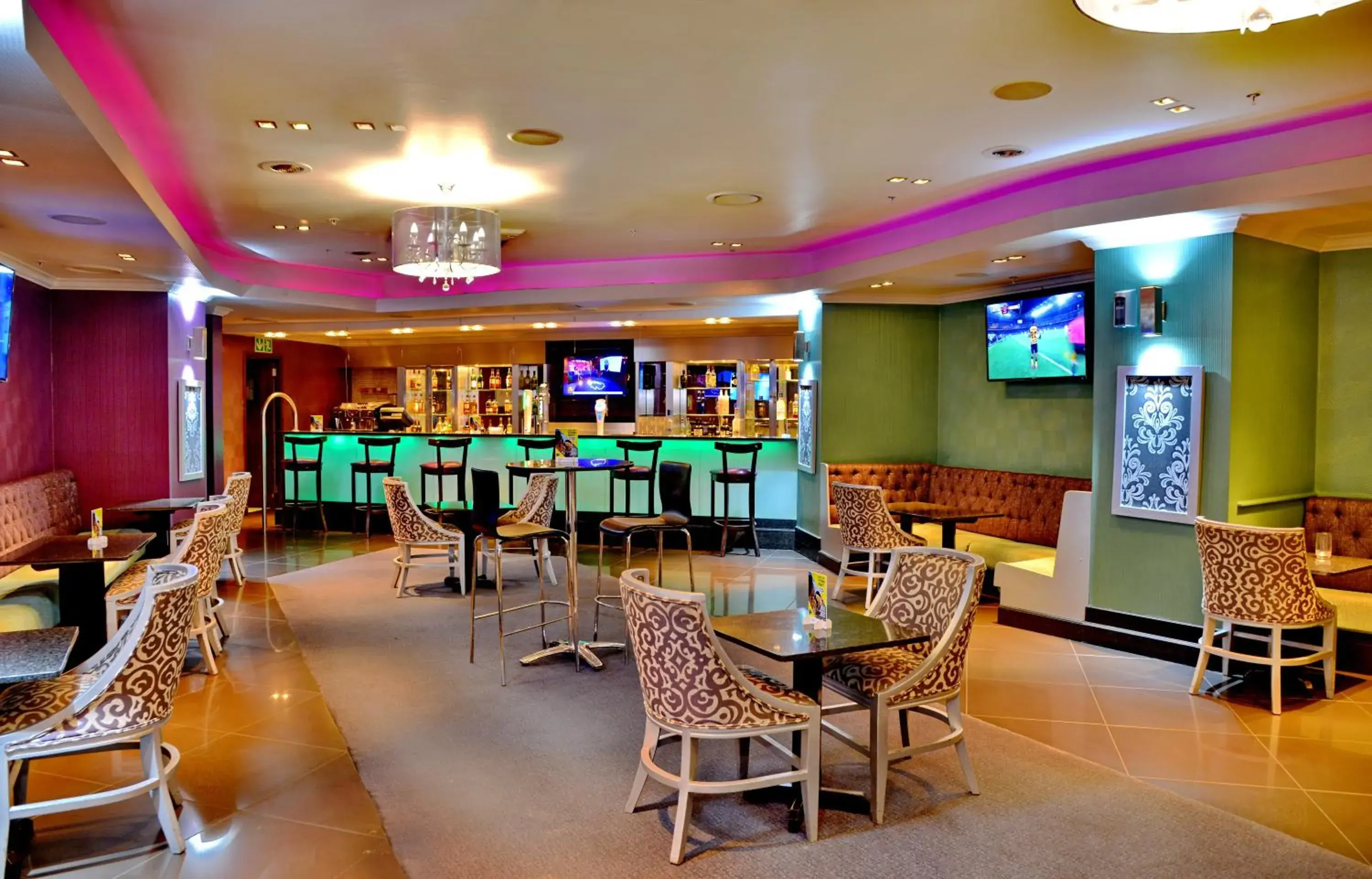 Lounge or bar in The Parktonian All Suite Hotel Lounge or bar in The Parktonian All Suite Hotel