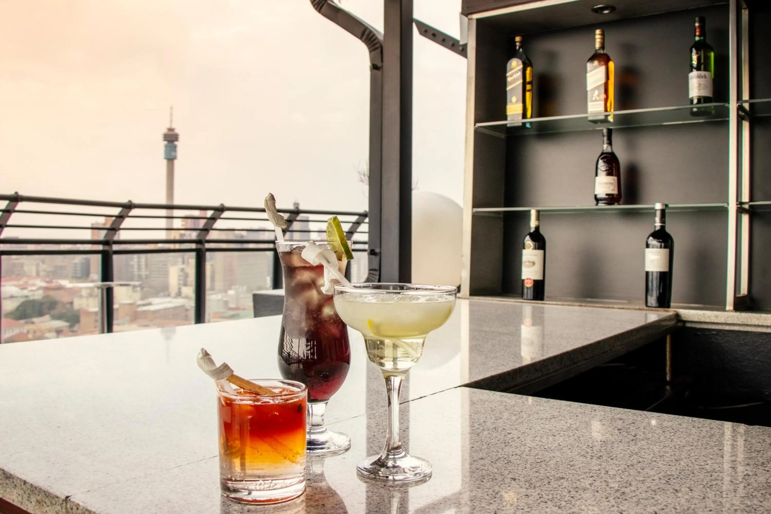 Lounge or bar in The Parktonian All Suite Hotel