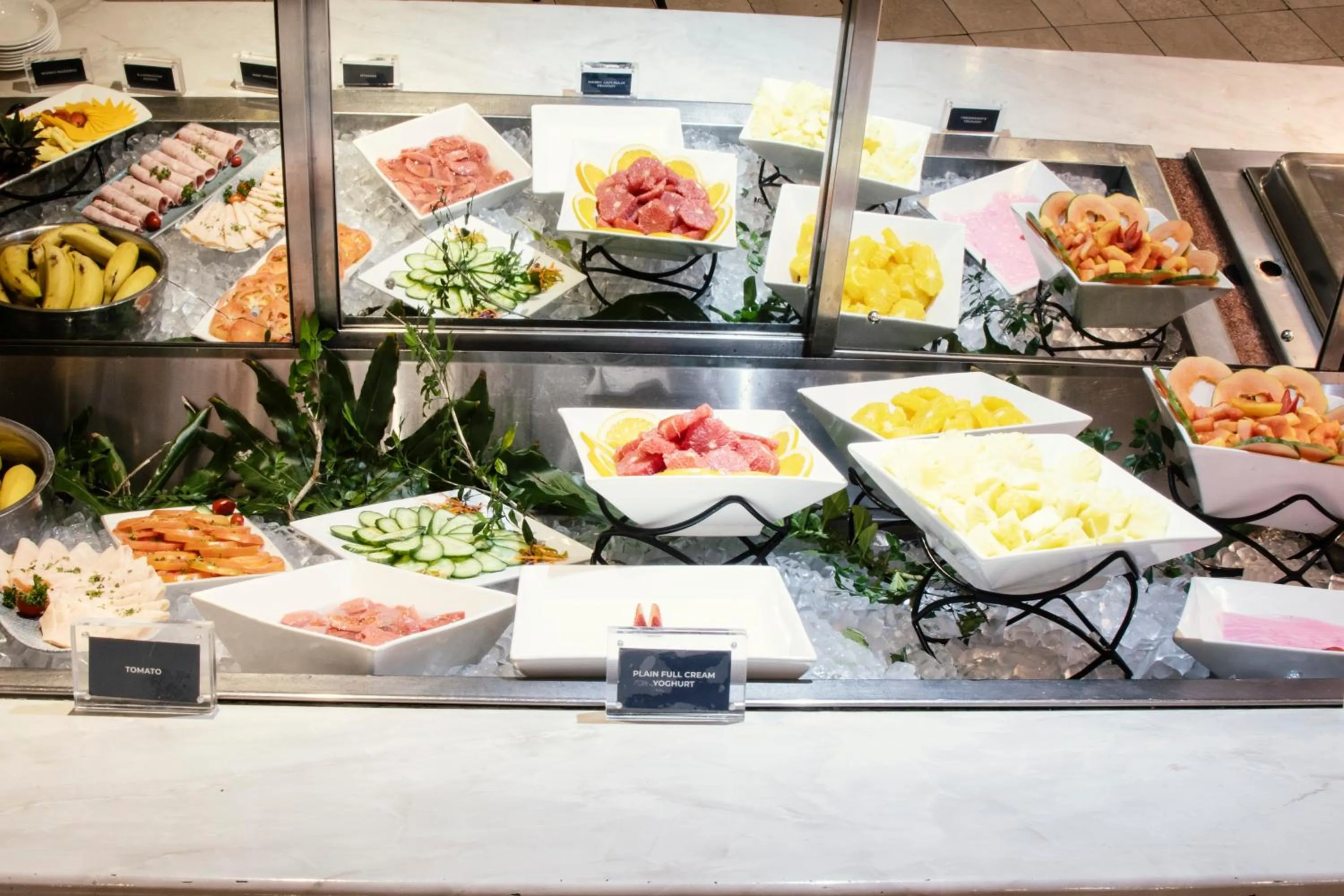 Food and drinks in The Parktonian All Suite Hotel