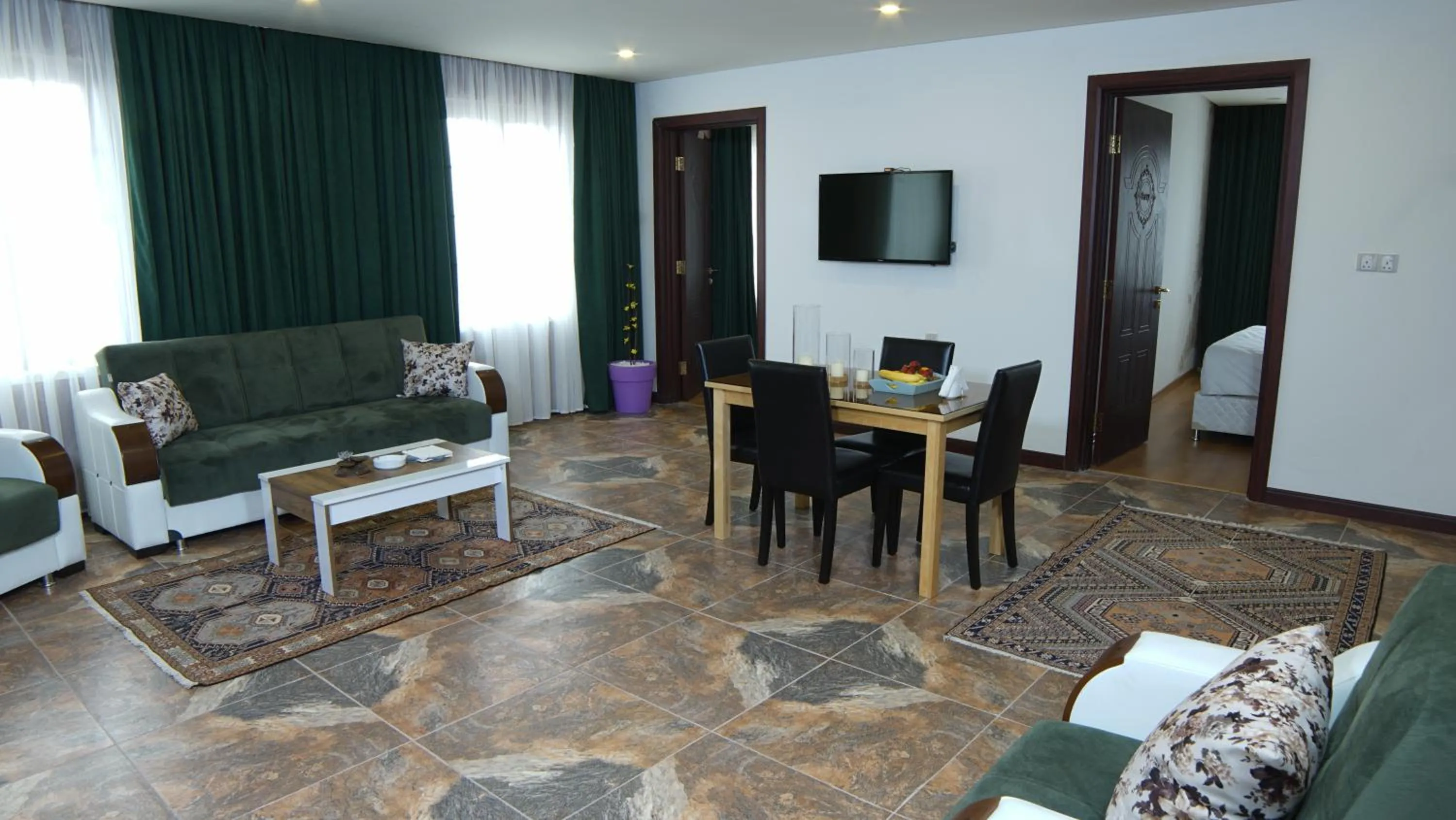 TV and multimedia in Khan Saray