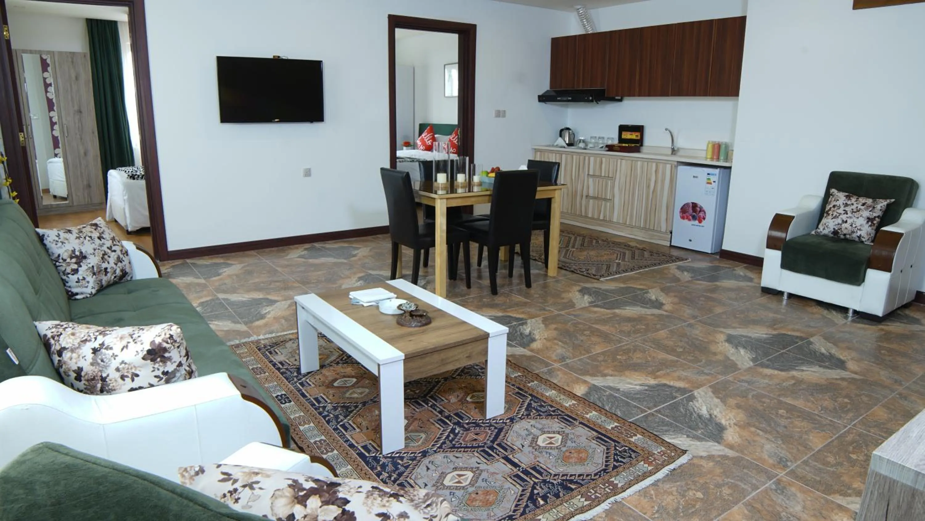 TV and multimedia in Khan Saray