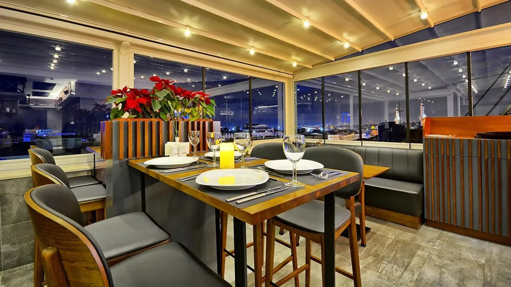 Restaurant/places to eat in Samir Deluxe Hotel Restaurant/places to eat in Samir Deluxe Hotel