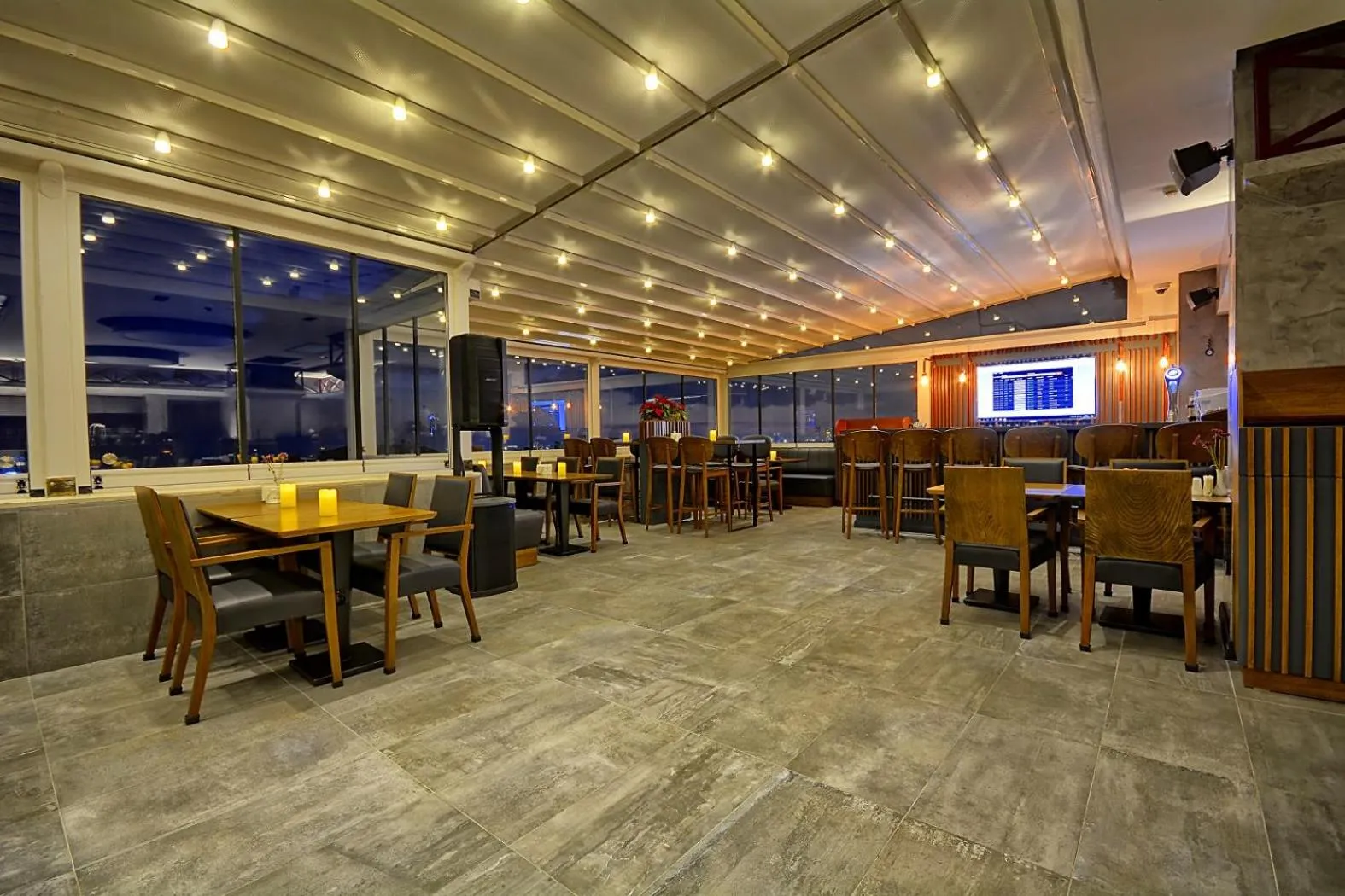 Restaurant/places to eat in Samir Deluxe Hotel