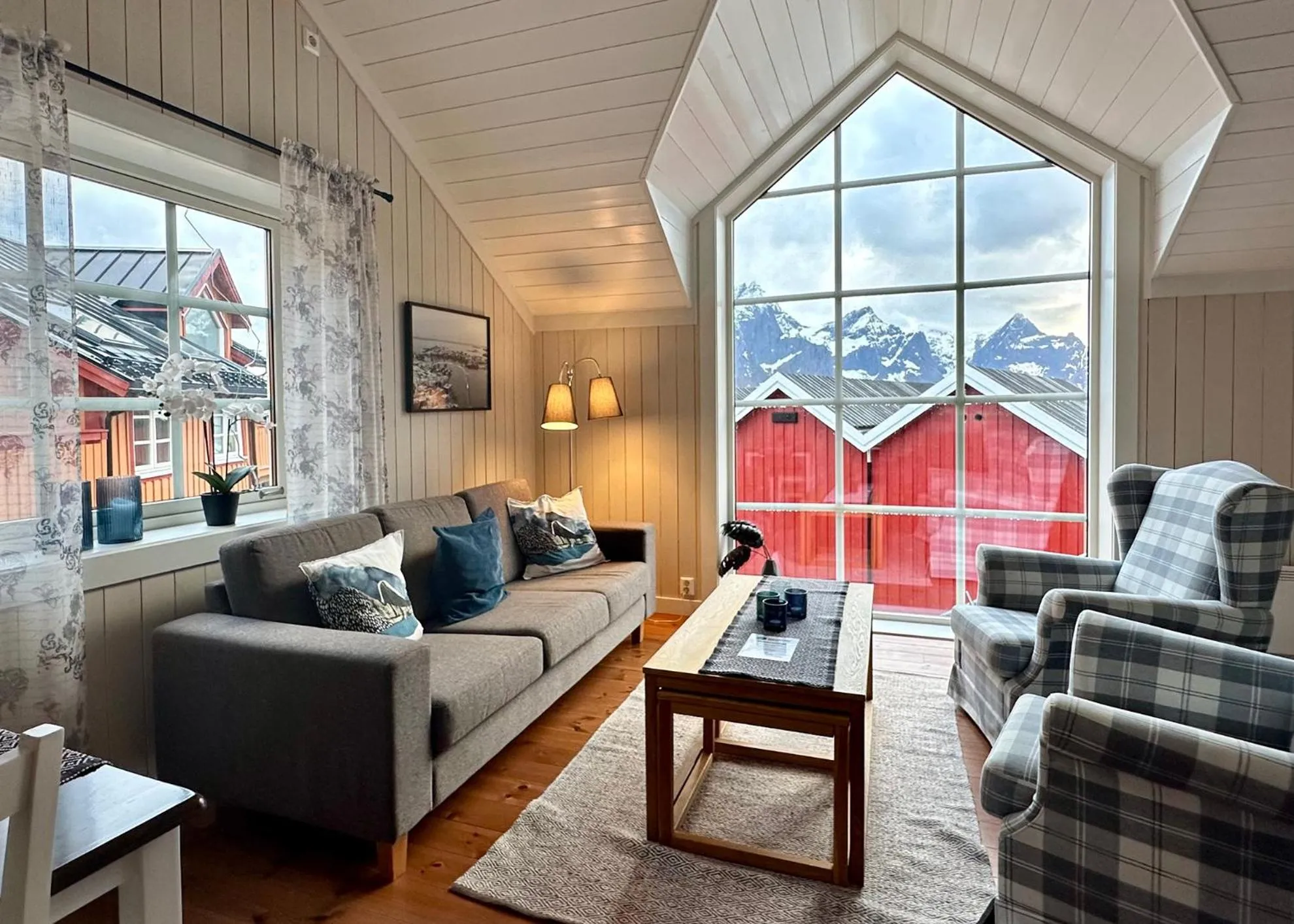 Living room in Reinefjorden Sjøhus