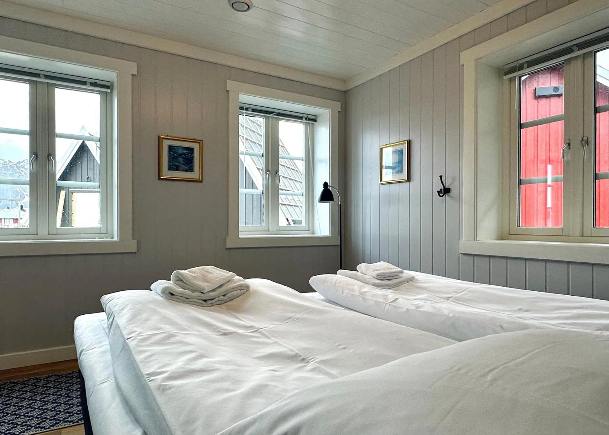 Bed in Reinefjorden Sjøhus