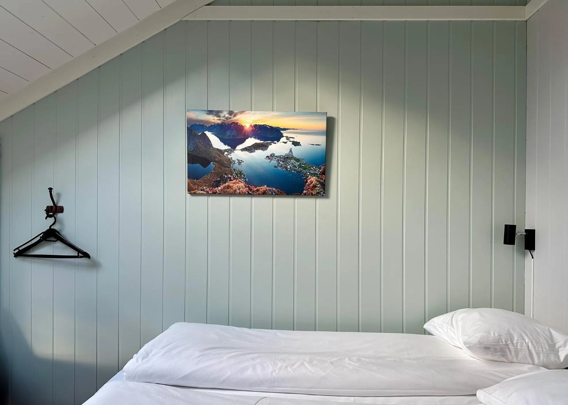 Bed in Reinefjorden Sjøhus