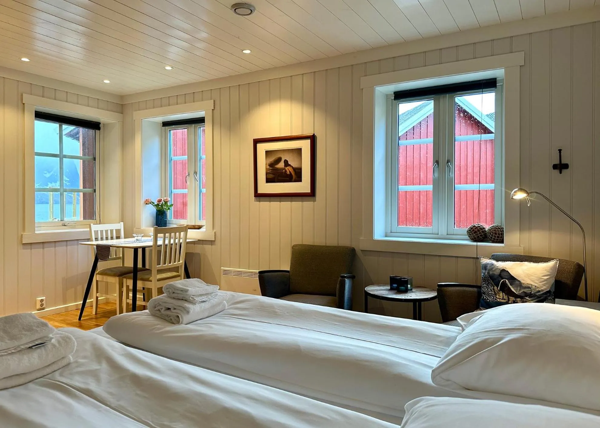 Bed in Reinefjorden Sjøhus