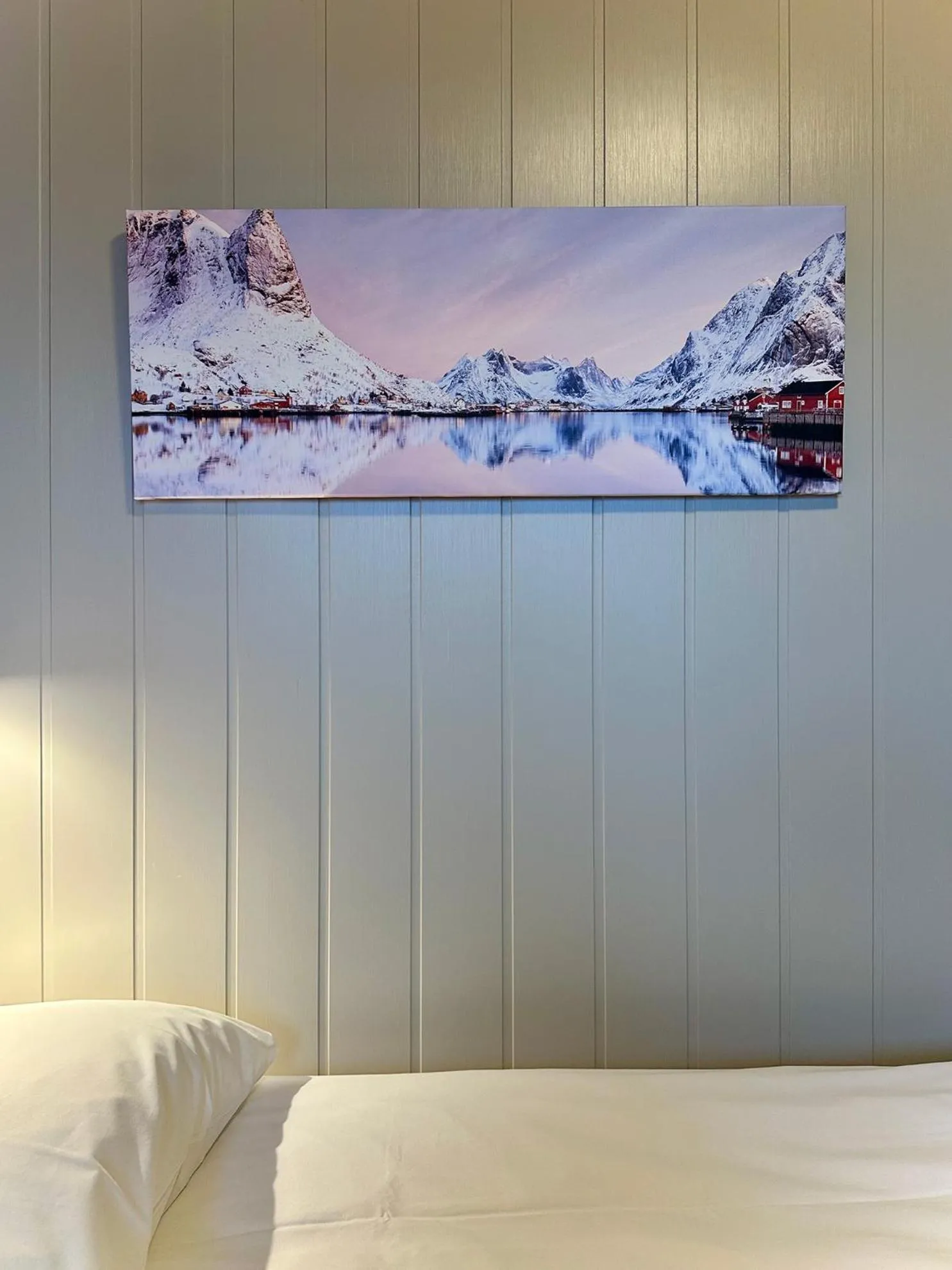 Bed in Reinefjorden Sjøhus