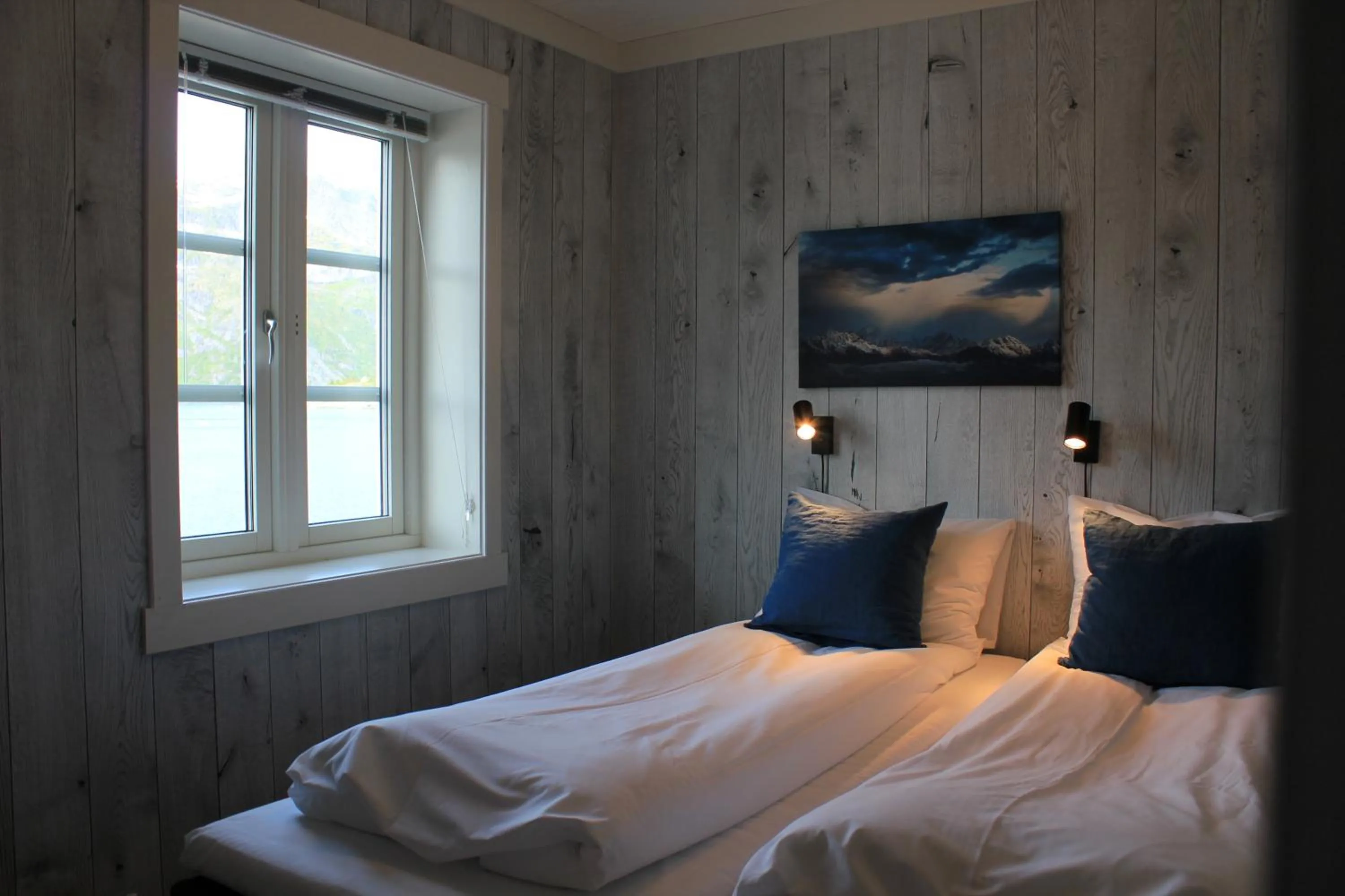Bed in Reinefjorden Sjøhus