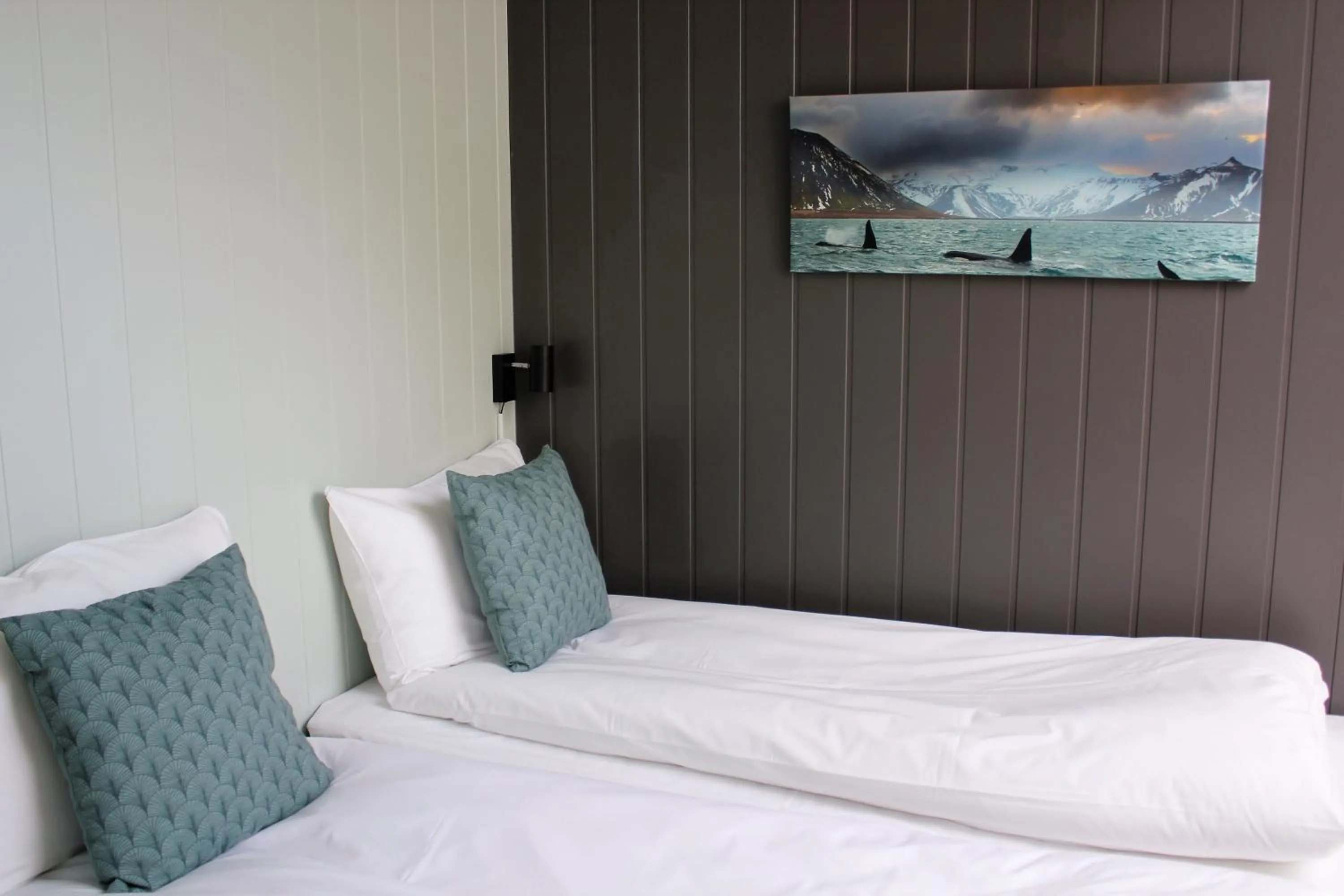 Bed in Reinefjorden Sjøhus