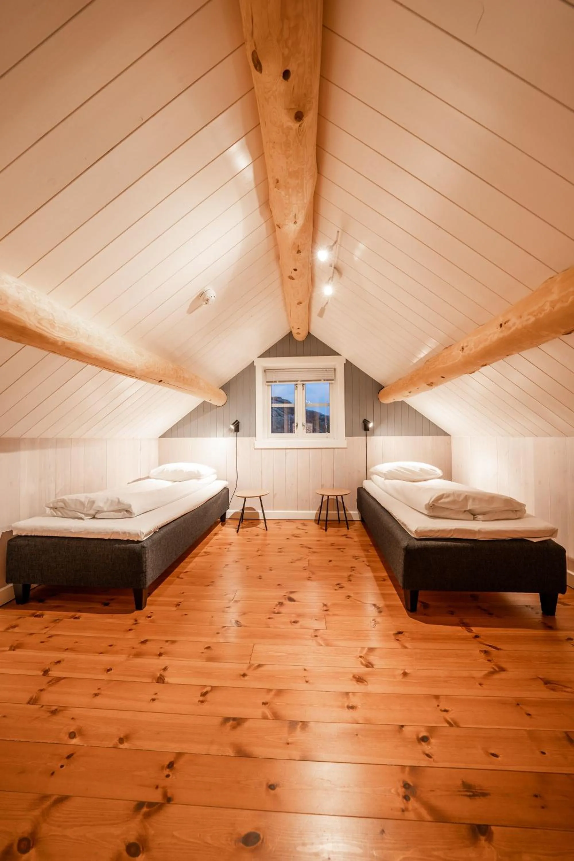 Bed in Reinefjorden Sjøhus