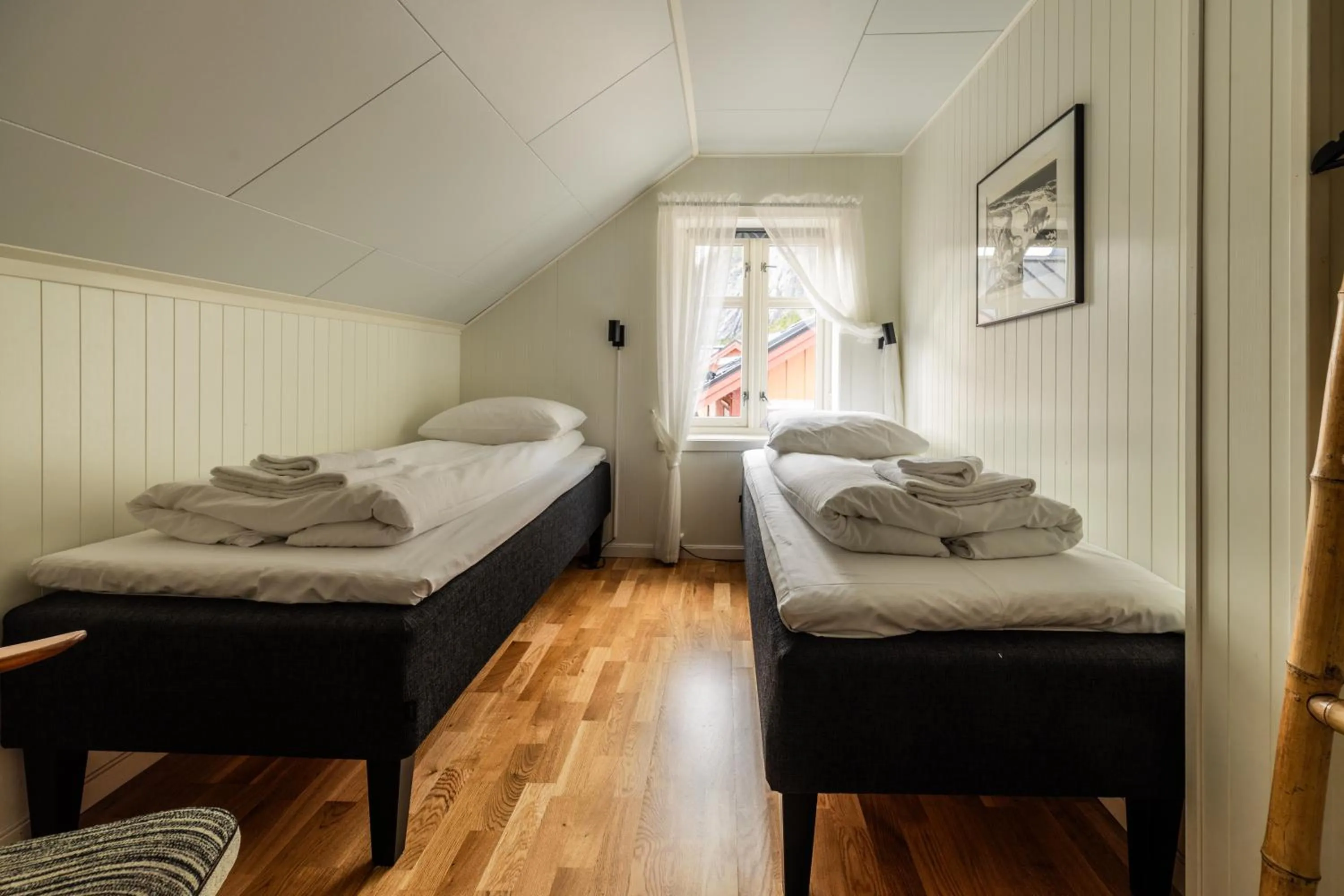 Bed in Reinefjorden Sjøhus