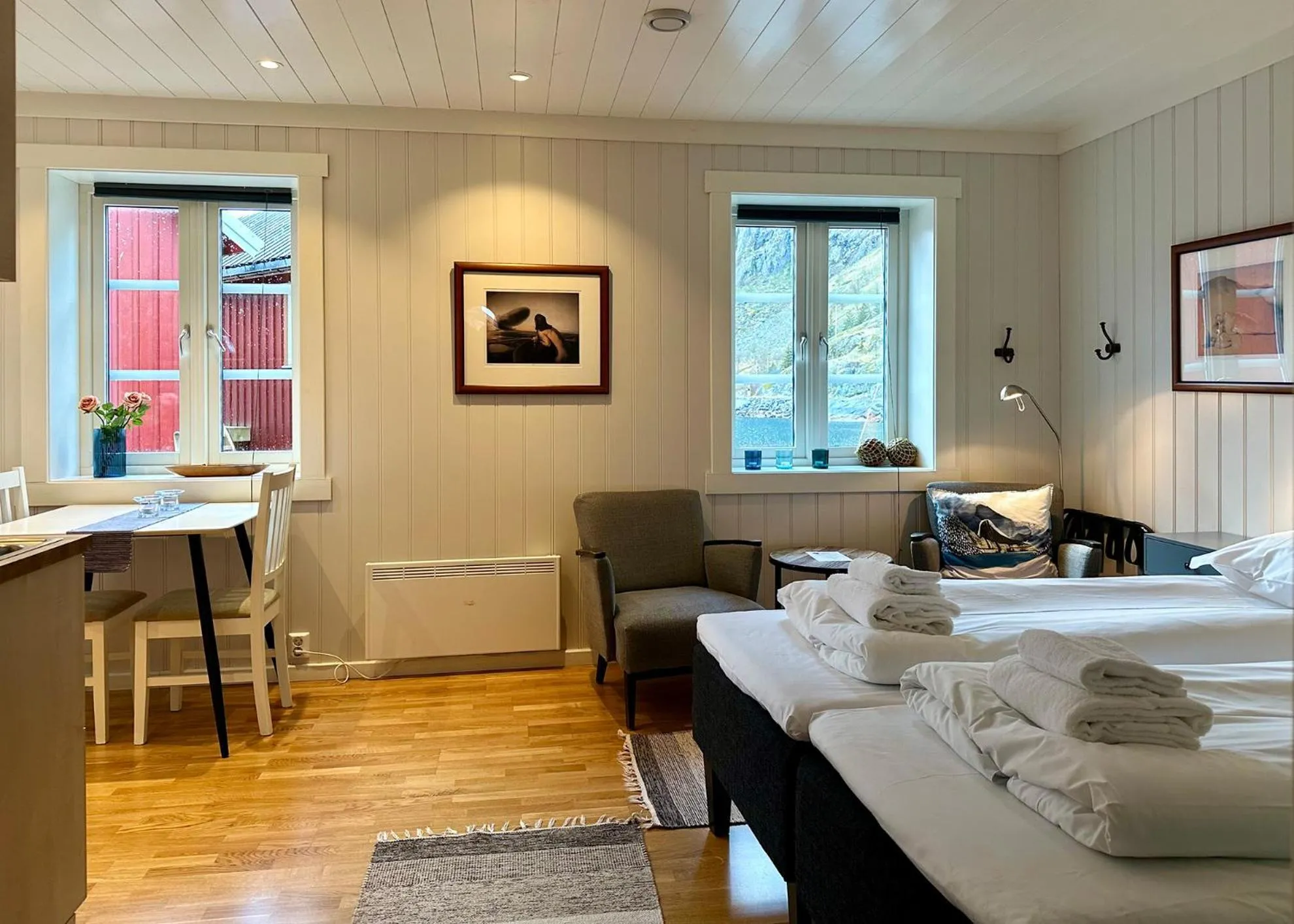 Bed in Reinefjorden Sjøhus
