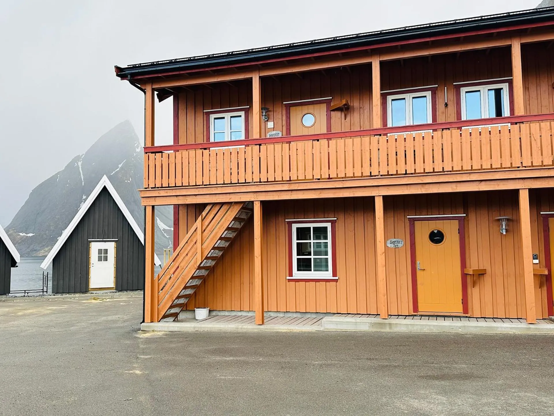 Property building in Reinefjorden Sjøhus