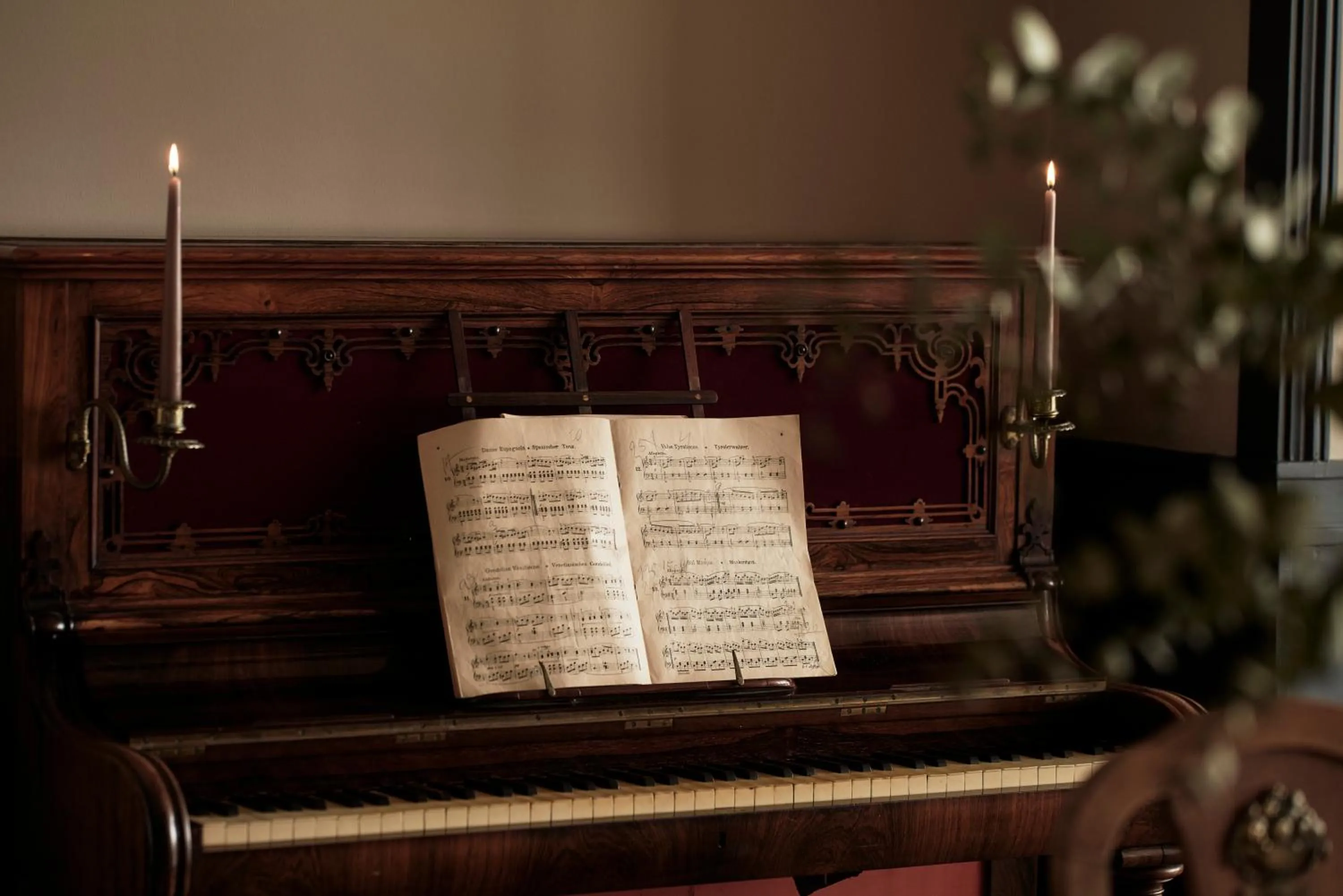 Decorative detail in Syrou Melathron