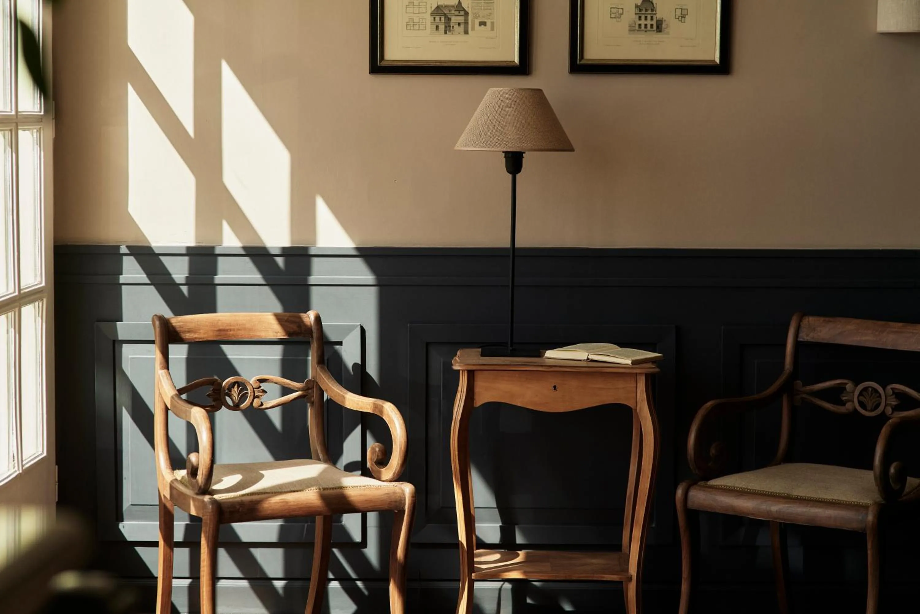 Seating area in Syrou Melathron