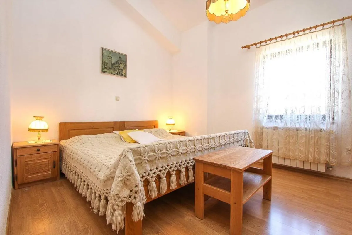 Apartments Zdravko