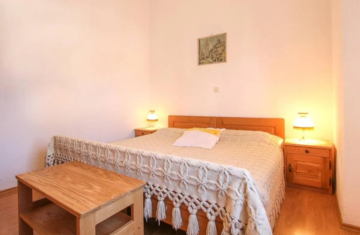 Apartments Zdravko