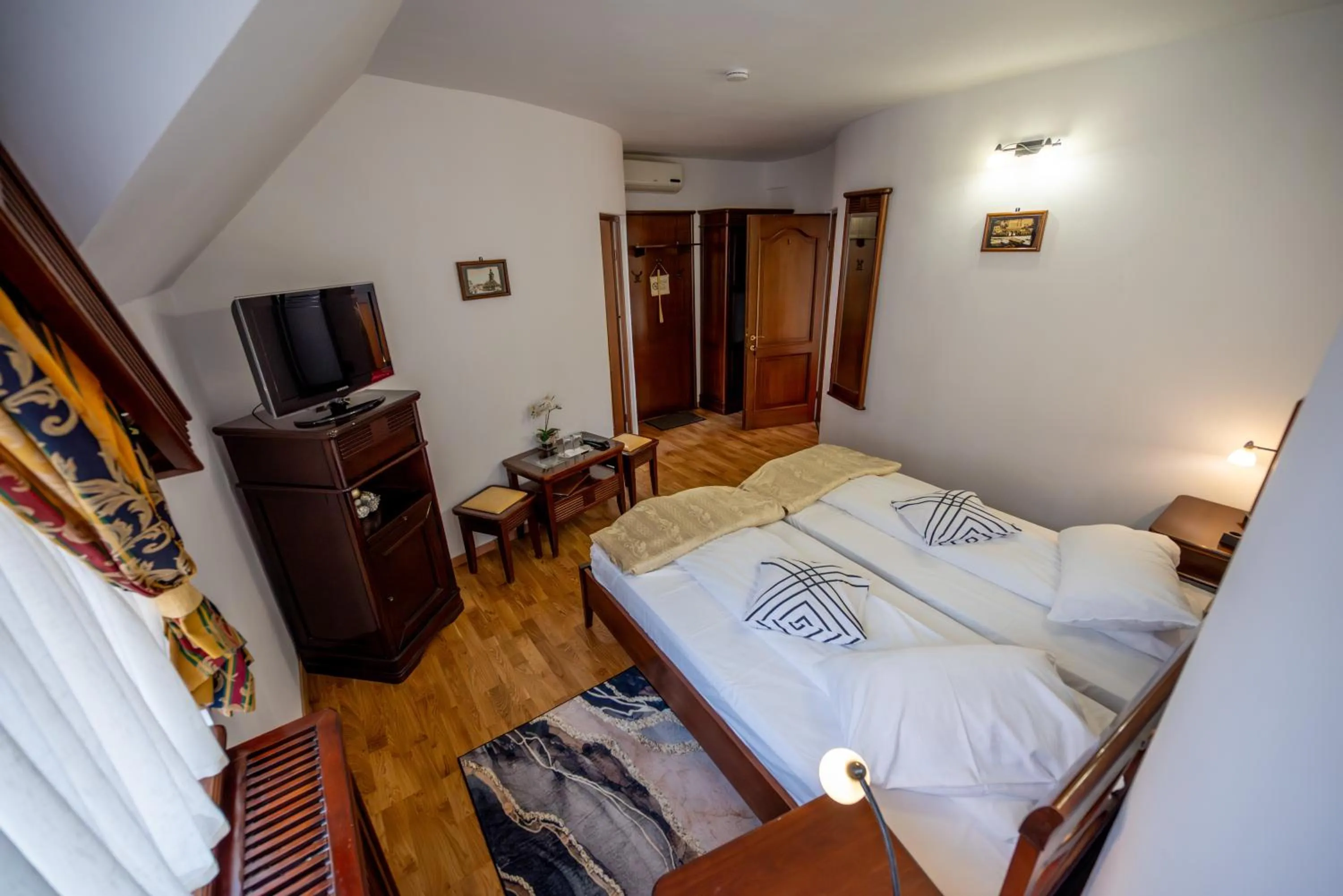 Bed in Pension Brasovu Vechi