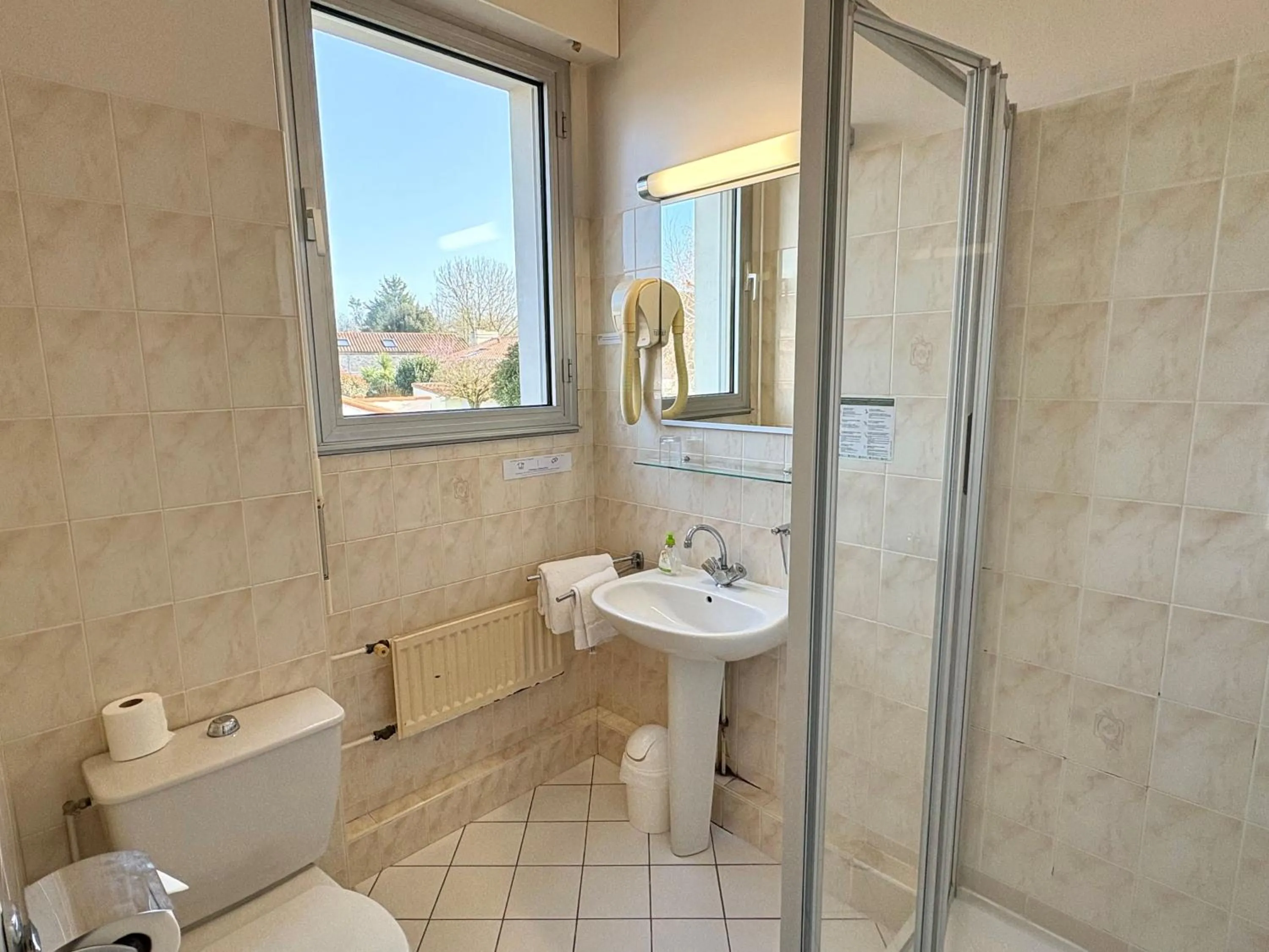 Bathroom in Hôtel de la Marine