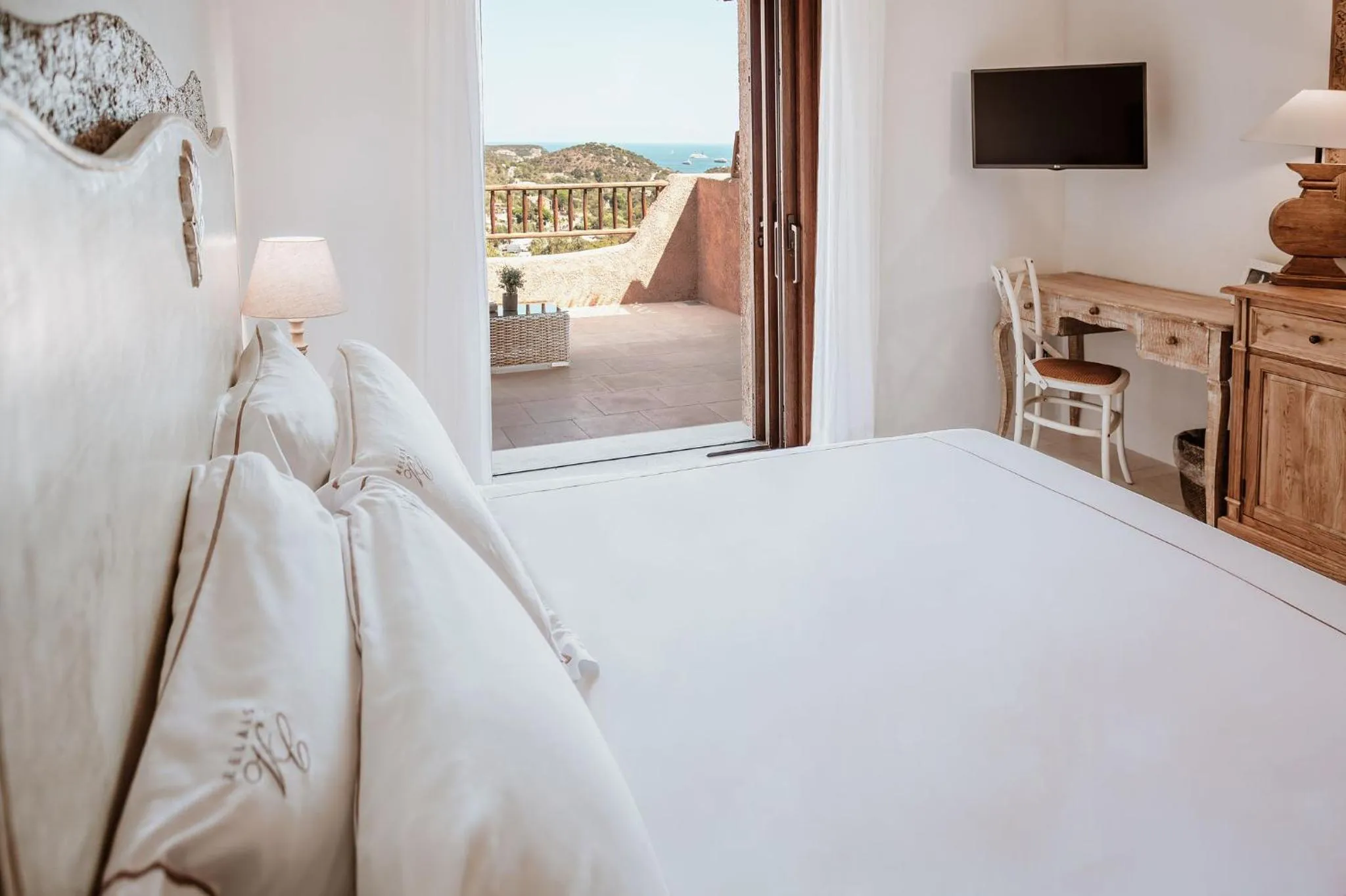 Spring, Bed in Relais Villa Carola