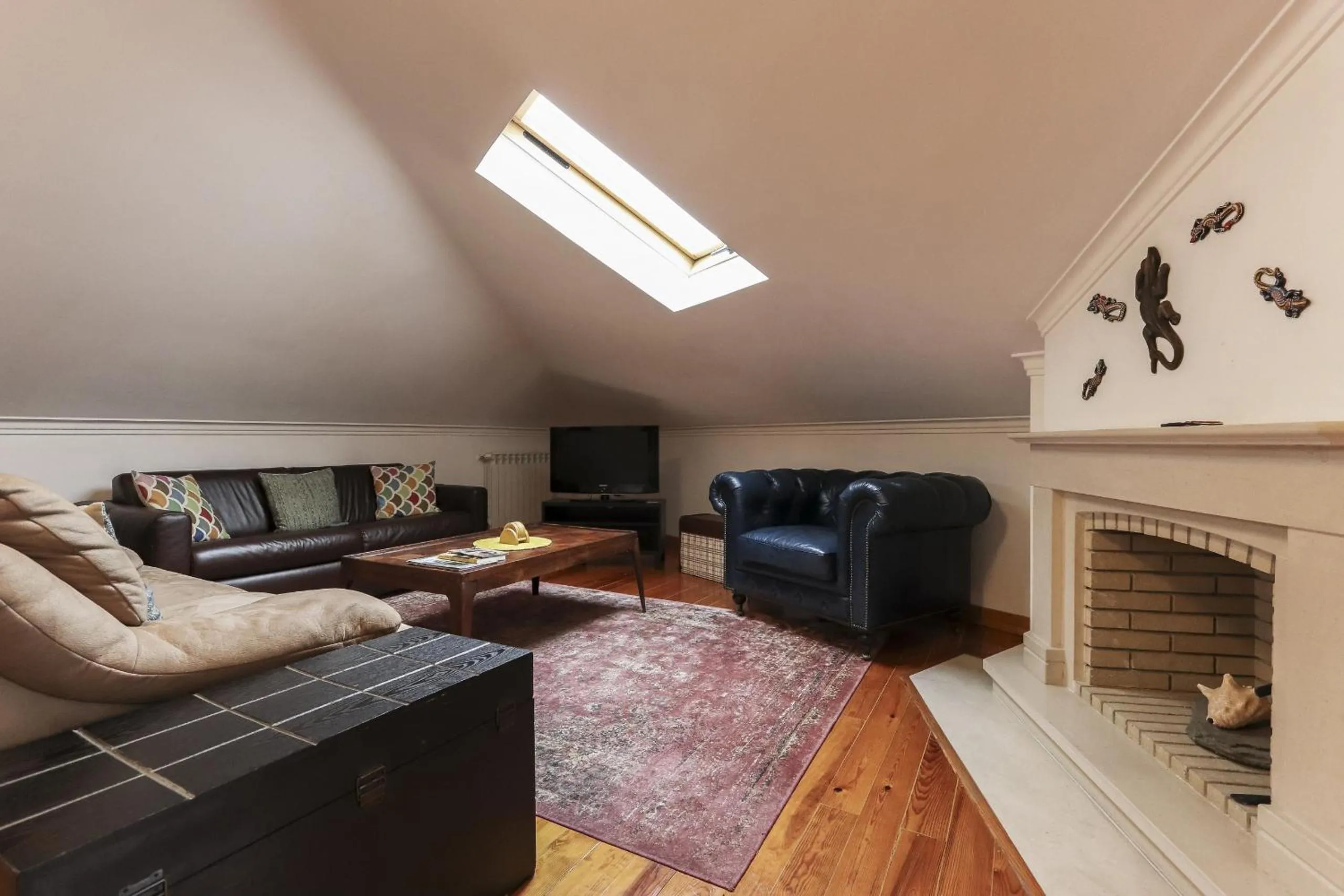 Communal lounge/ TV room in Grand Parliament Duplex by Homing