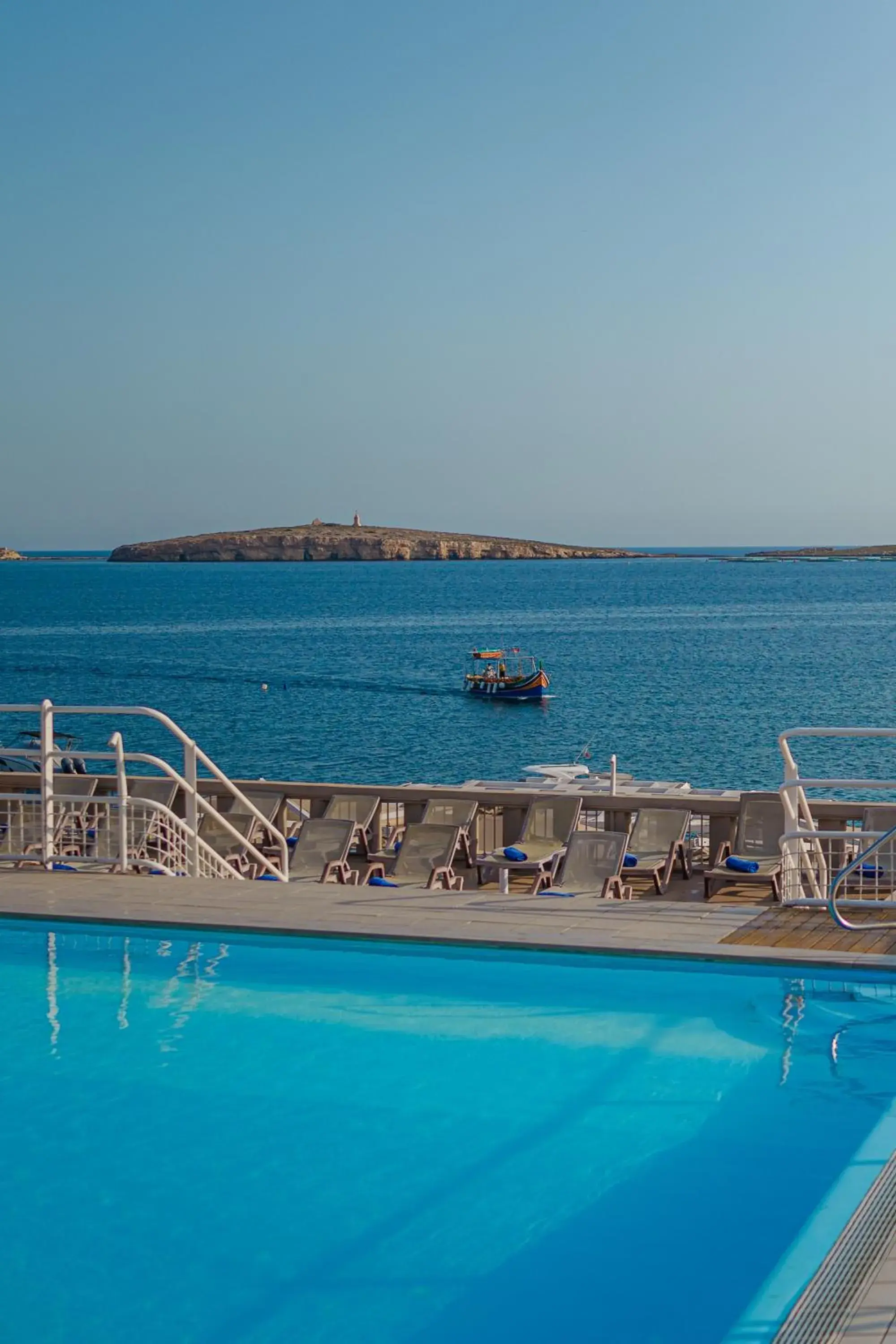 Pool view in Gillieru Harbour Hotel Pool view in Gillieru Harbour Hotel