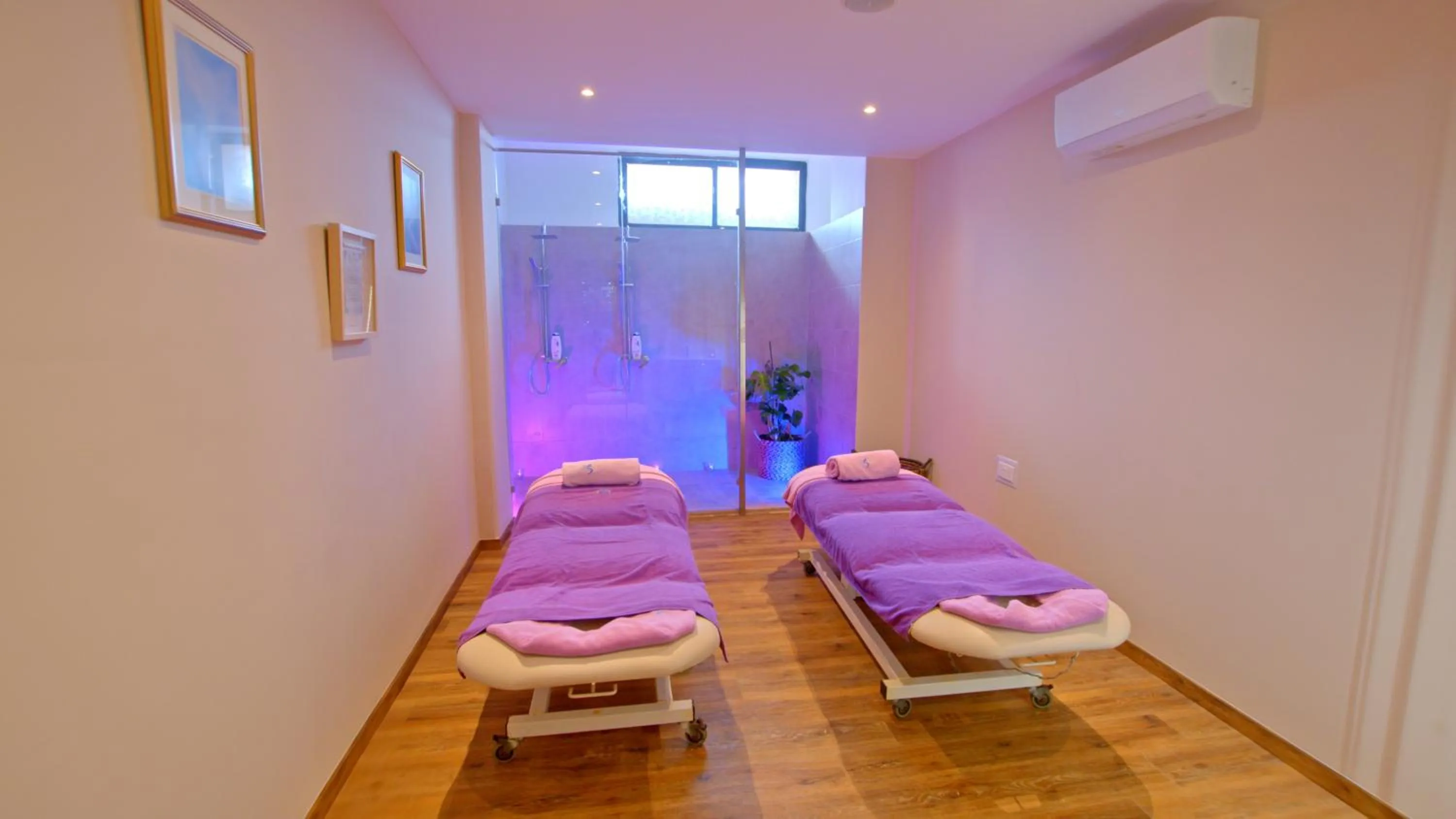 Massage in Gillieru Harbour Hotel