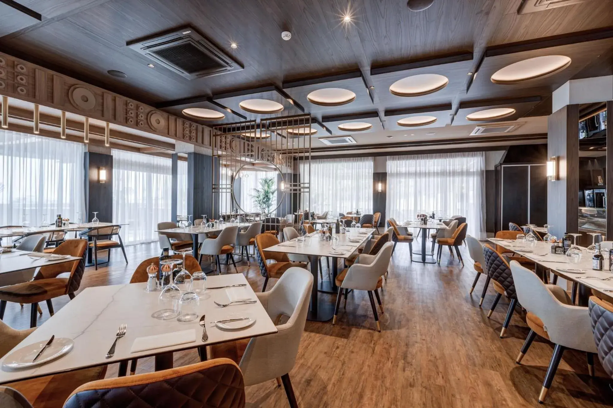 Restaurant/places to eat in Gillieru Harbour Hotel Restaurant/places to eat in Gillieru Harbour Hotel