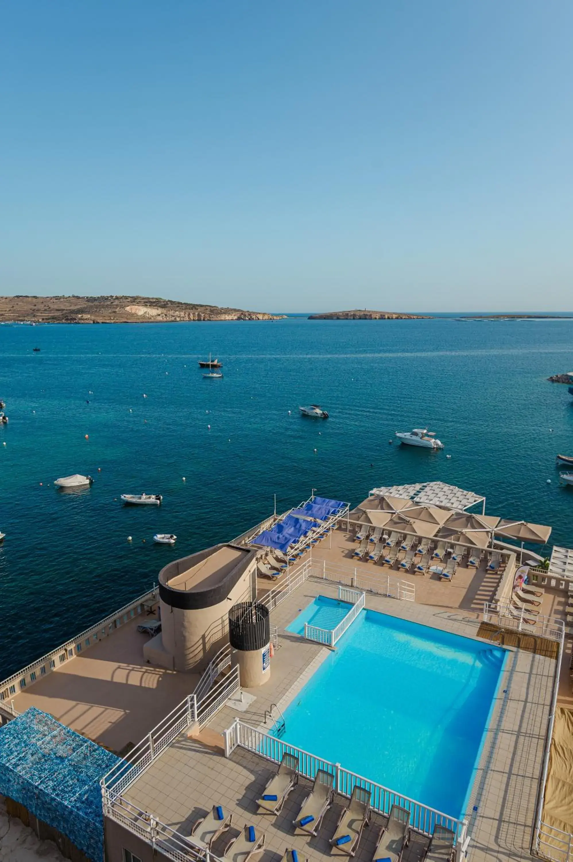 Pool view in Gillieru Harbour Hotel Pool view in Gillieru Harbour Hotel