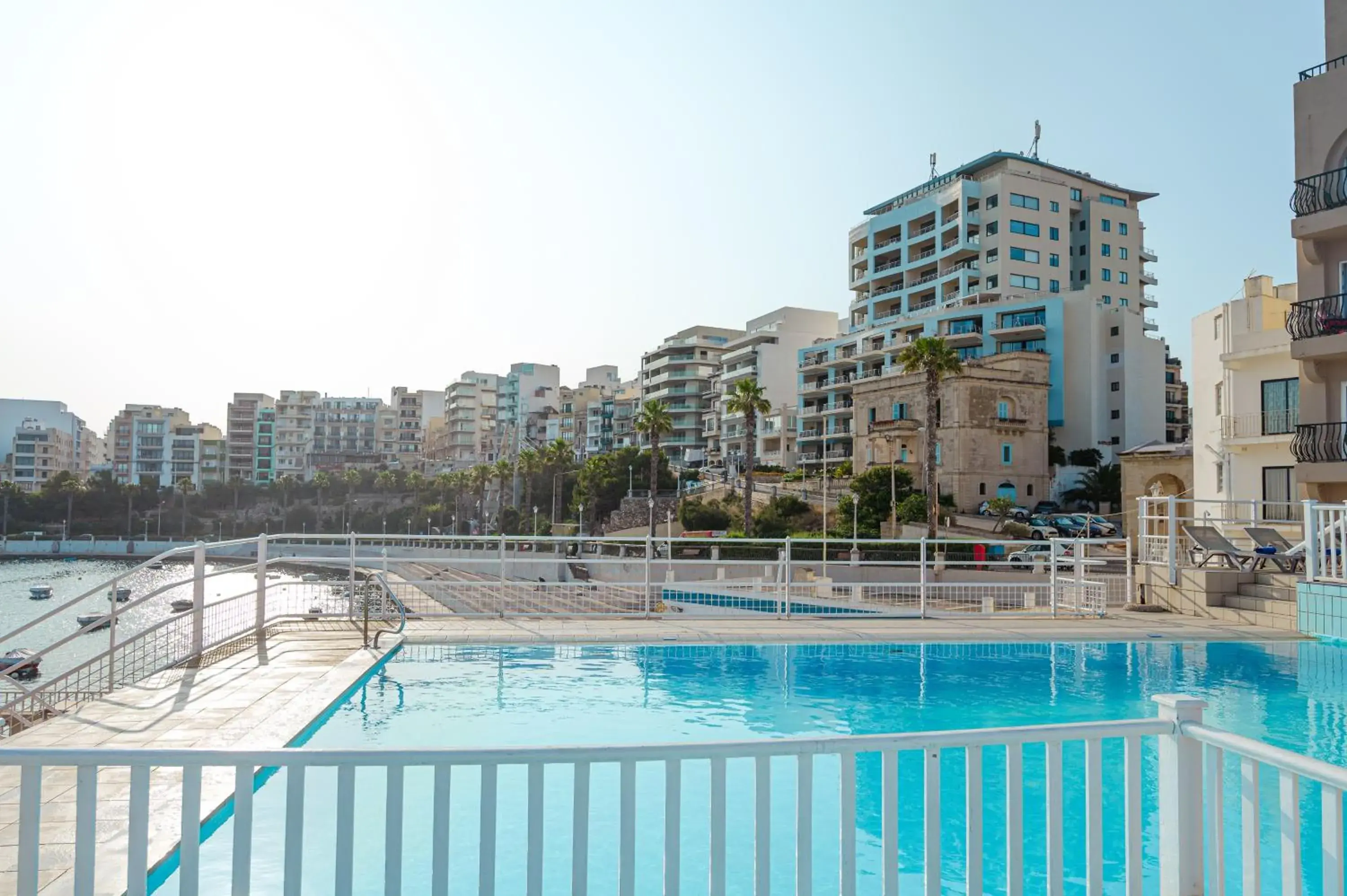 Swimming pool in Gillieru Harbour Hotel Swimming pool in Gillieru Harbour Hotel