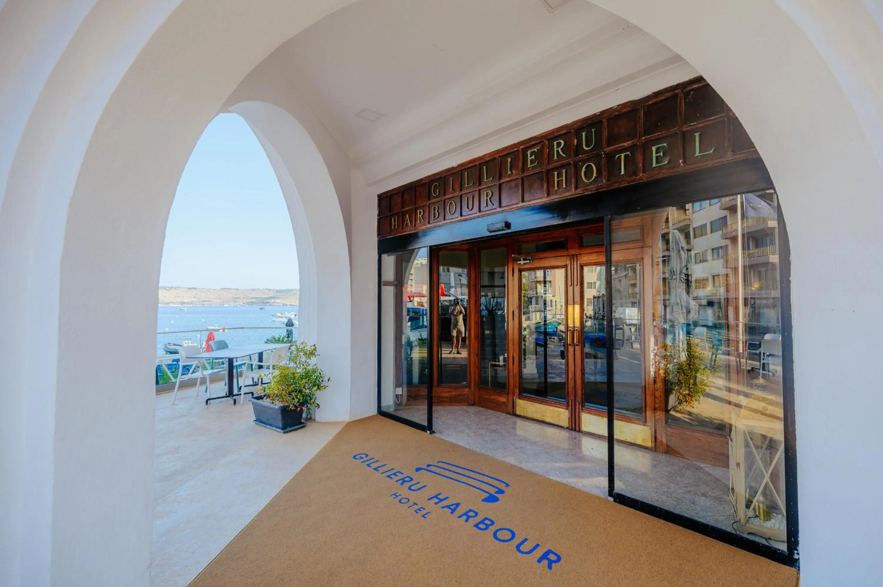 Facade/entrance in Gillieru Harbour Hotel