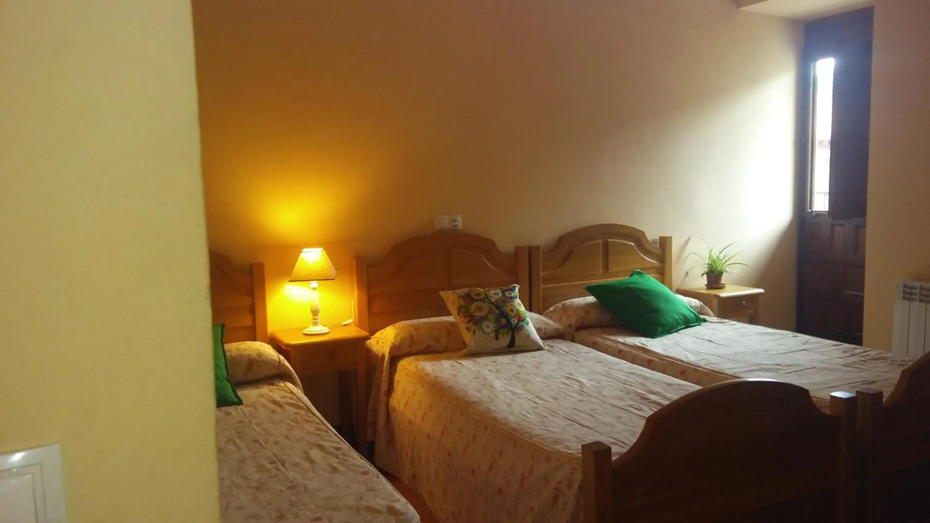 Triple Room with Shared Bathroom - single occupancy in Las Huellas de Cameros Triple Room with Shared Bathroom - single occupancy in Las Huellas de Cameros