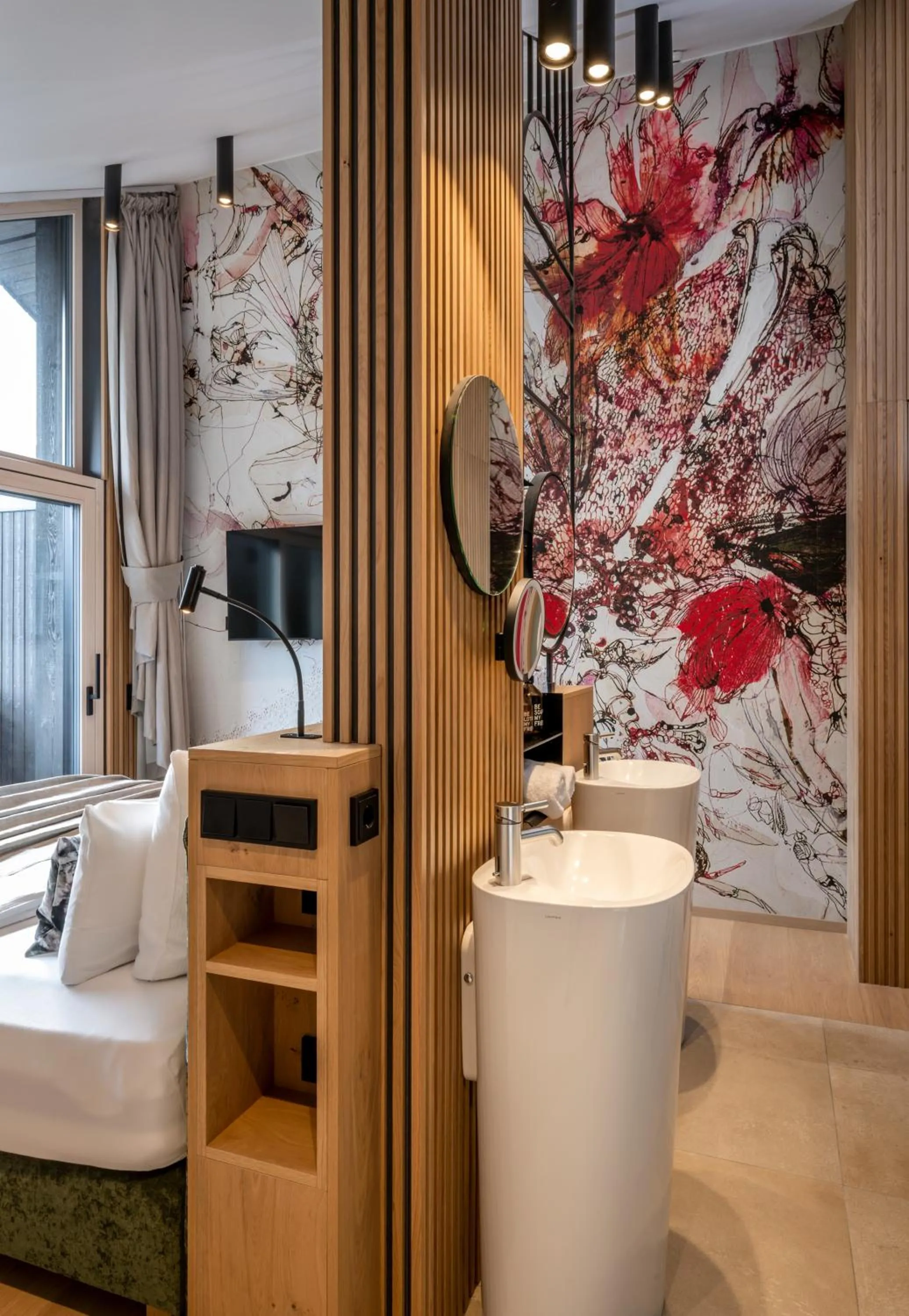 Bathroom, Bed in NEUWIRT - Boutiquehotel & Wirtshaus