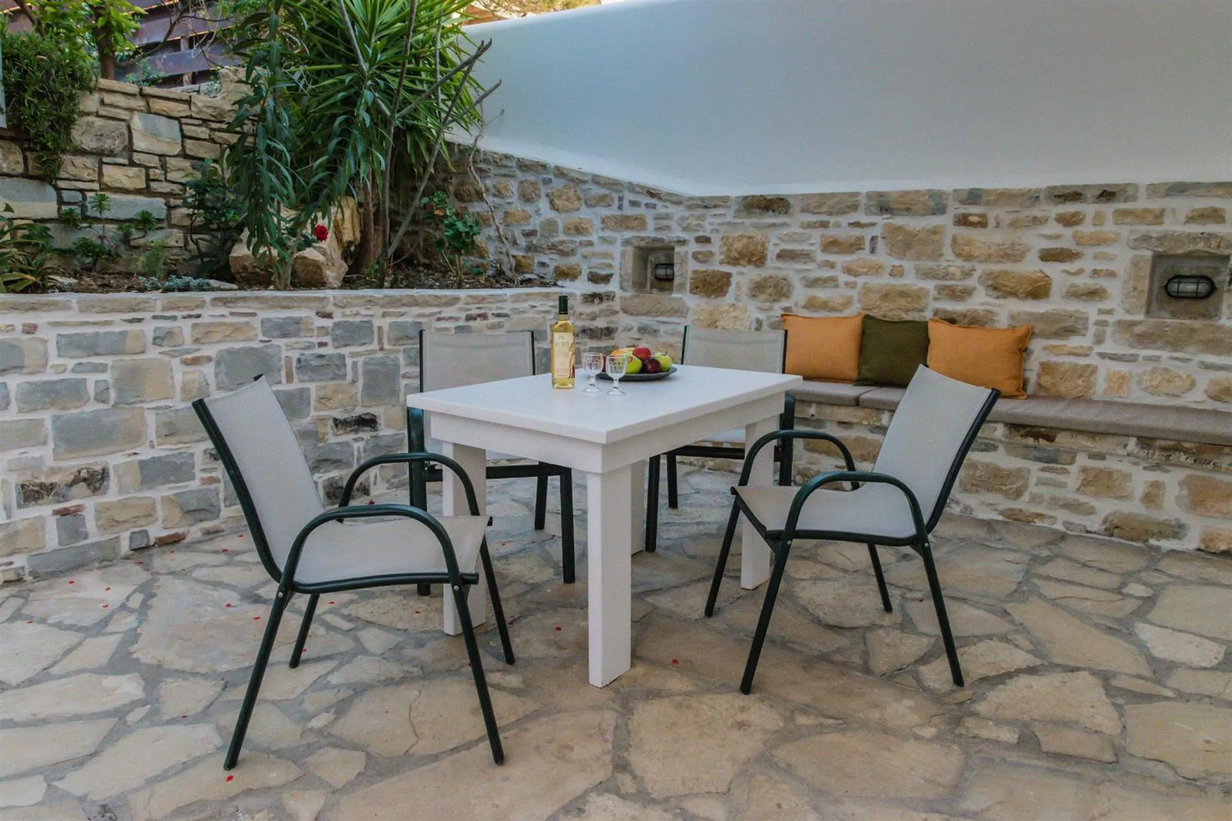 Patio in Hotel Sunshine Matala