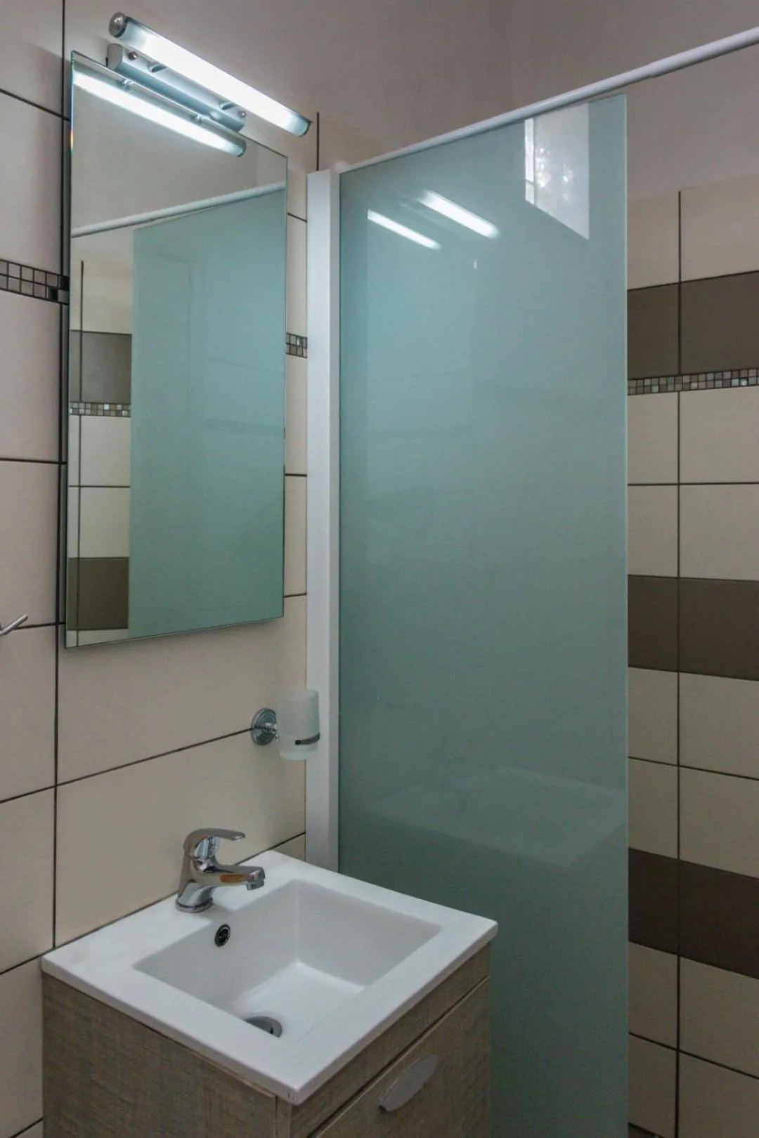 Shower in Hotel Sunshine Matala