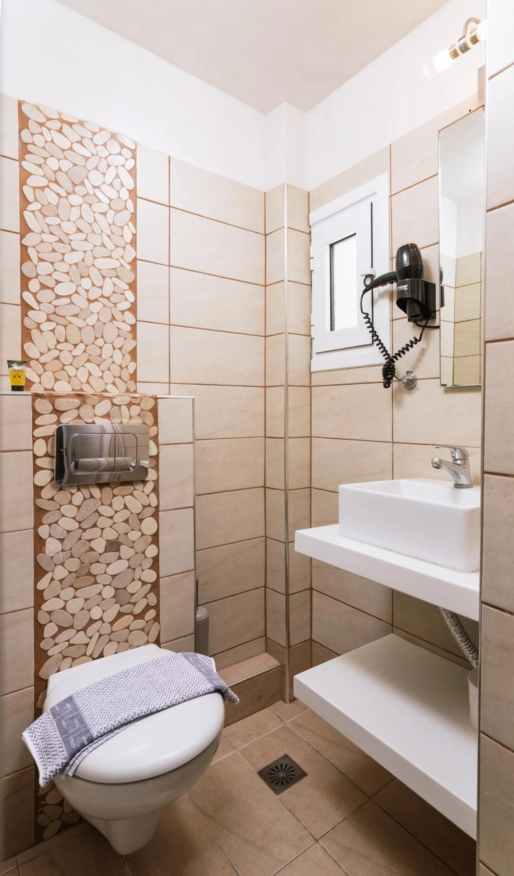 Toilet in Hotel Sunshine Matala