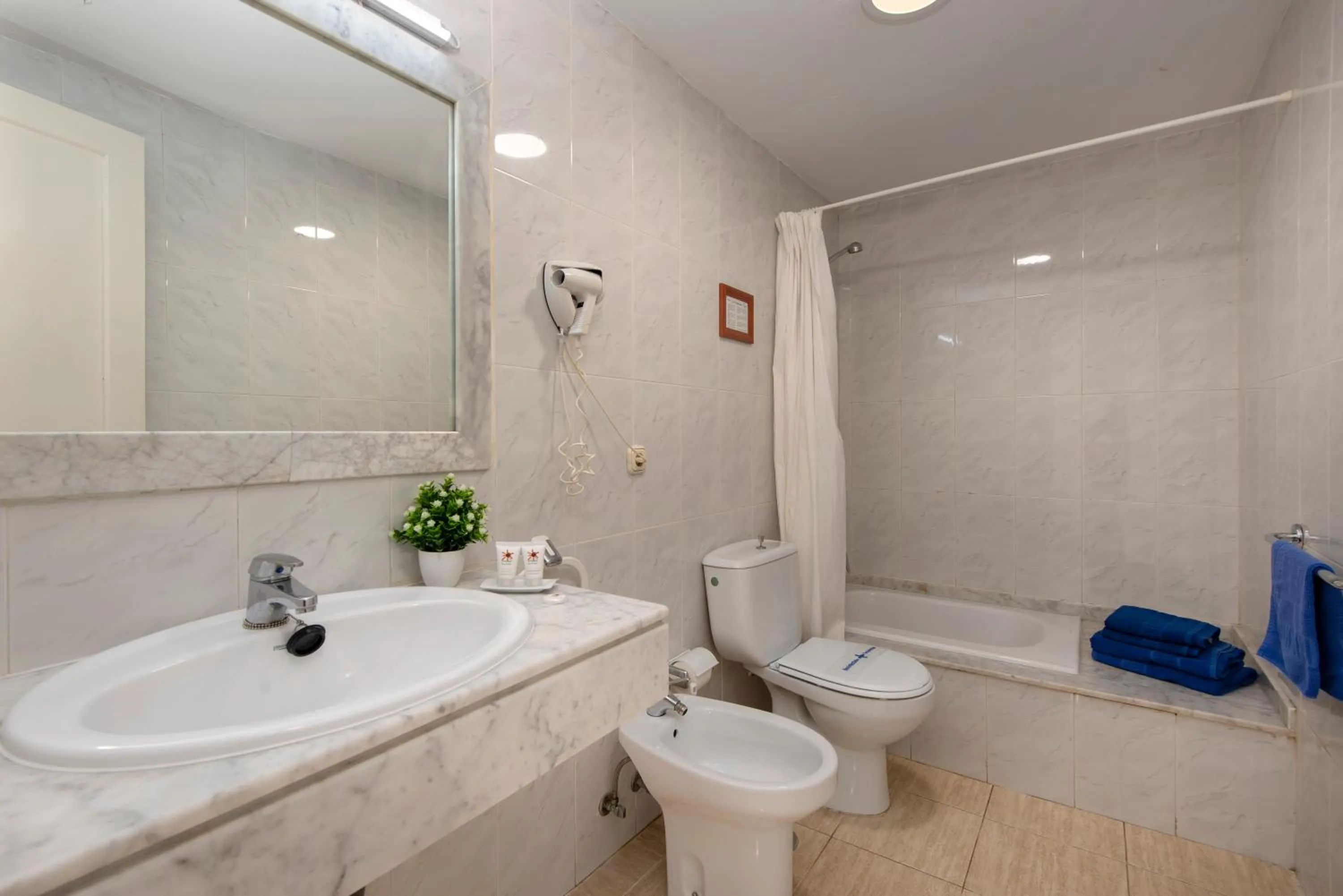 Rocas Blancas Apartments