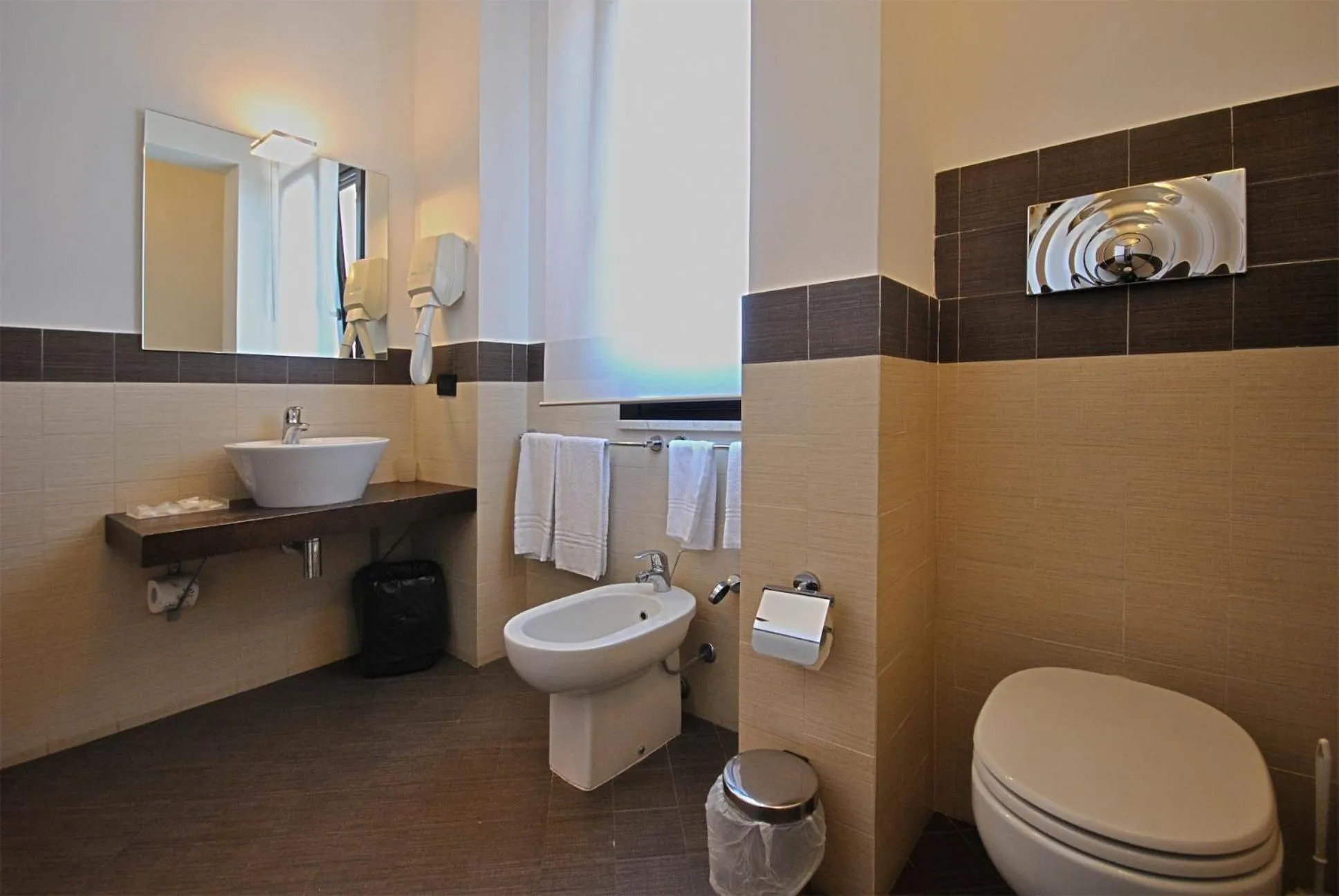 Toilet in Villa Faro B&B