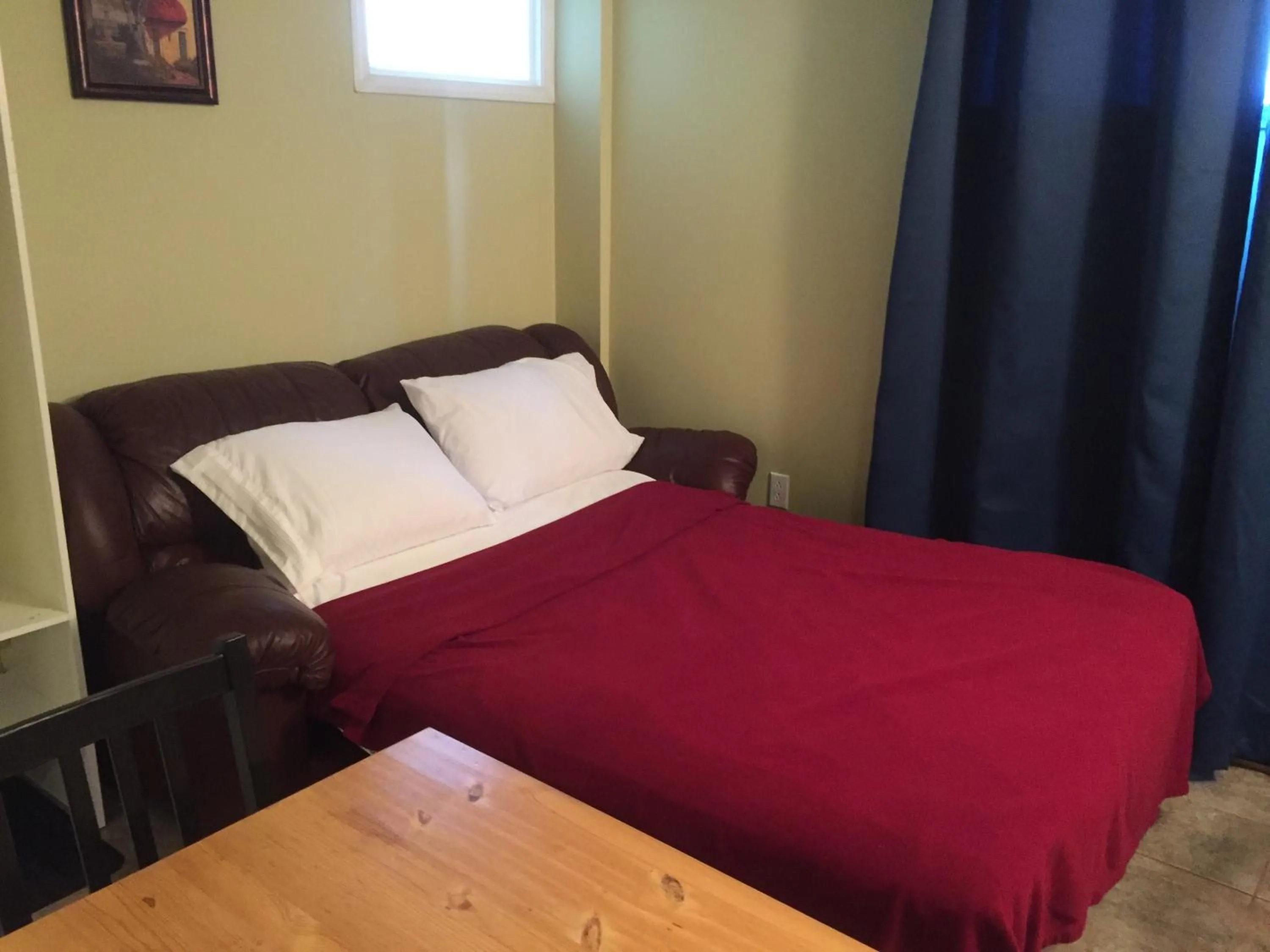 Bed in Martine & Michel