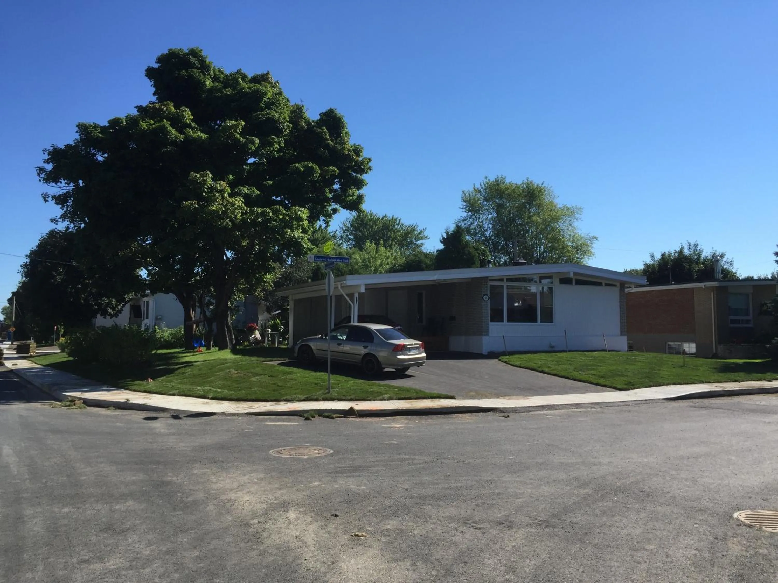 Facade/entrance in Martine & Michel